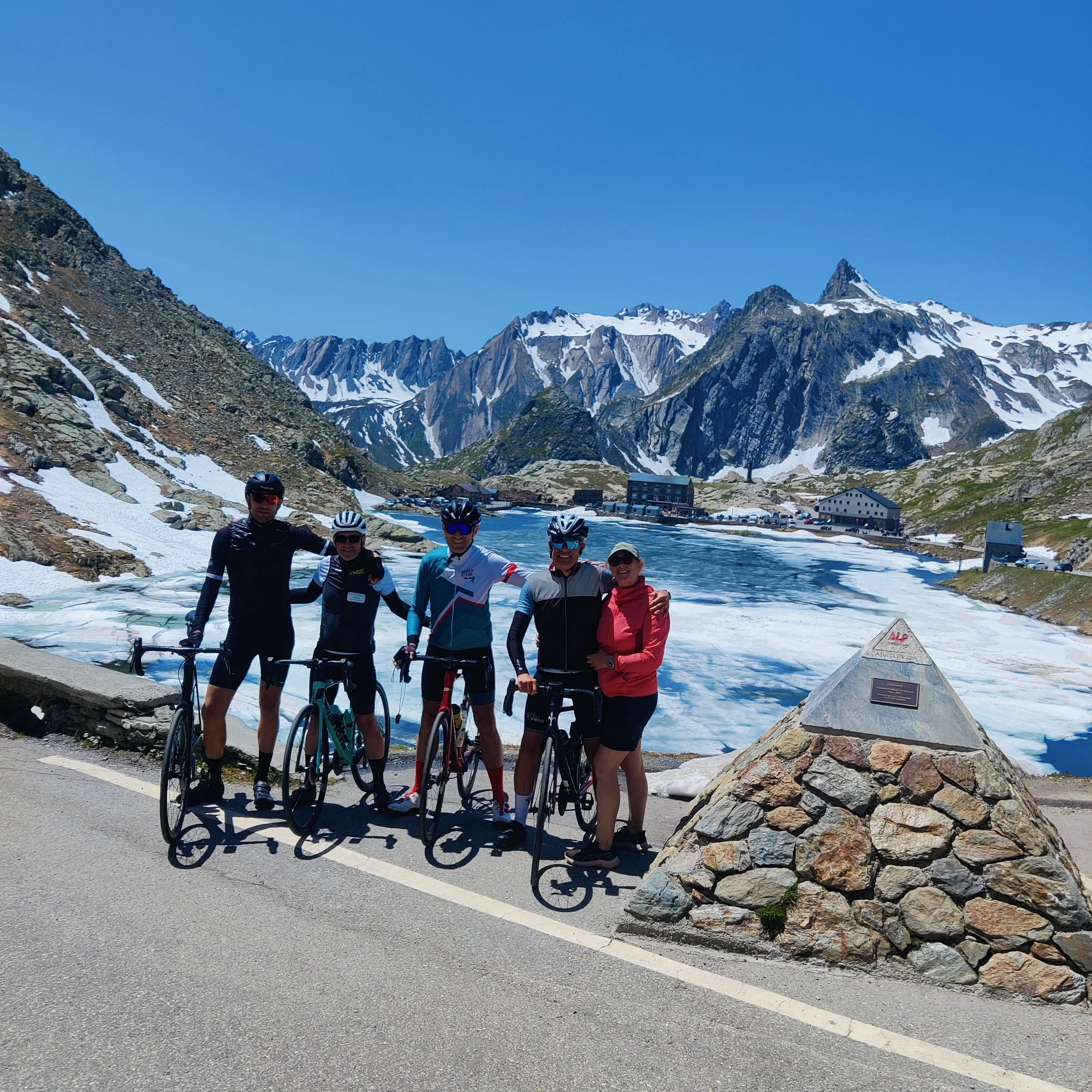 Coduvelo fietsgroep op tocht rond Mont Blanc