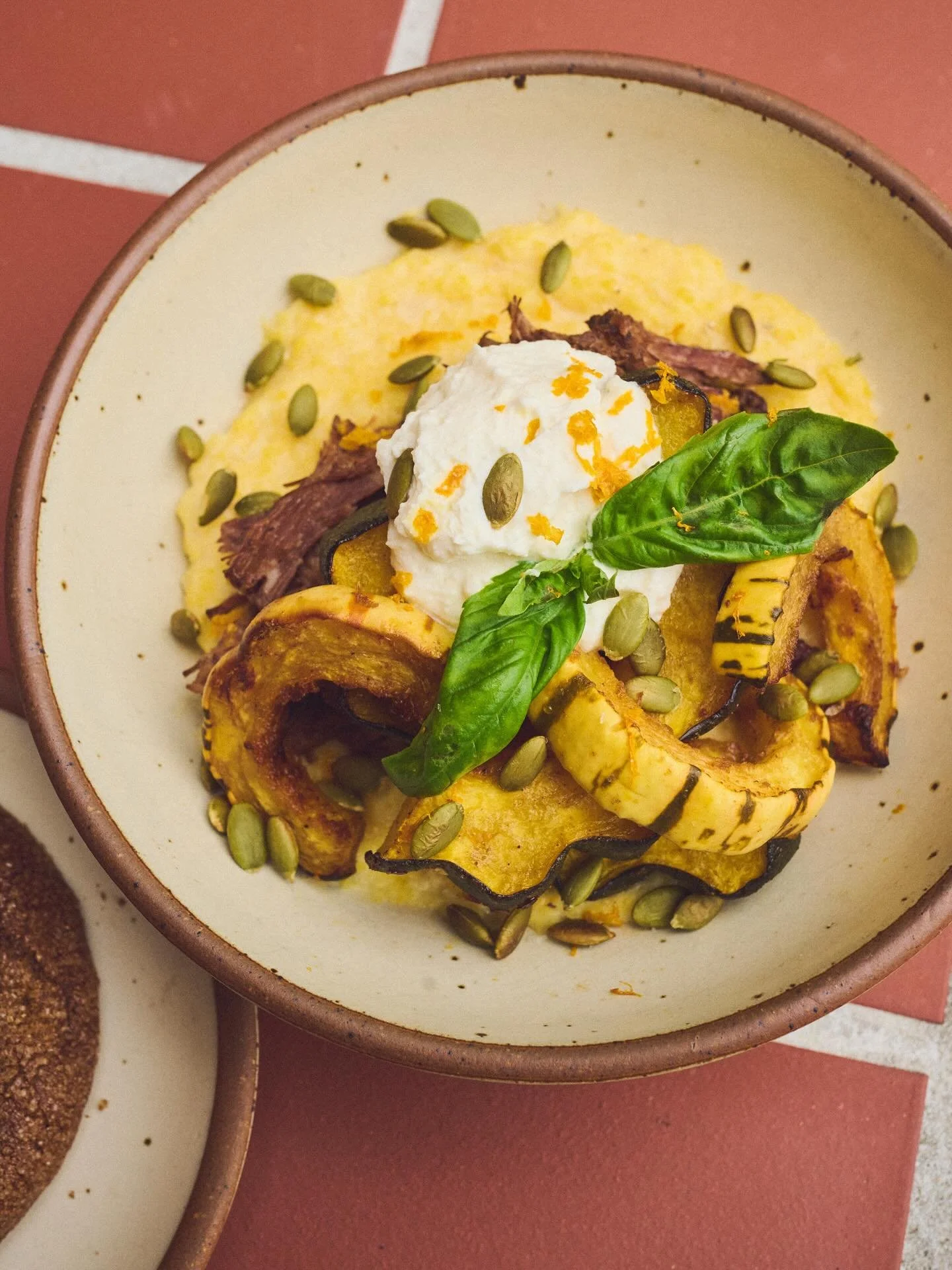 feelin&rsquo; cozy just looking at this meal 🍂 

italian braised beef, parmesan polenta, roasted acorn + delicata squash, whipped ricotta with toasted pepitas + orange zest

@itsfrankiebakes spiced ginger cookie for dessert!