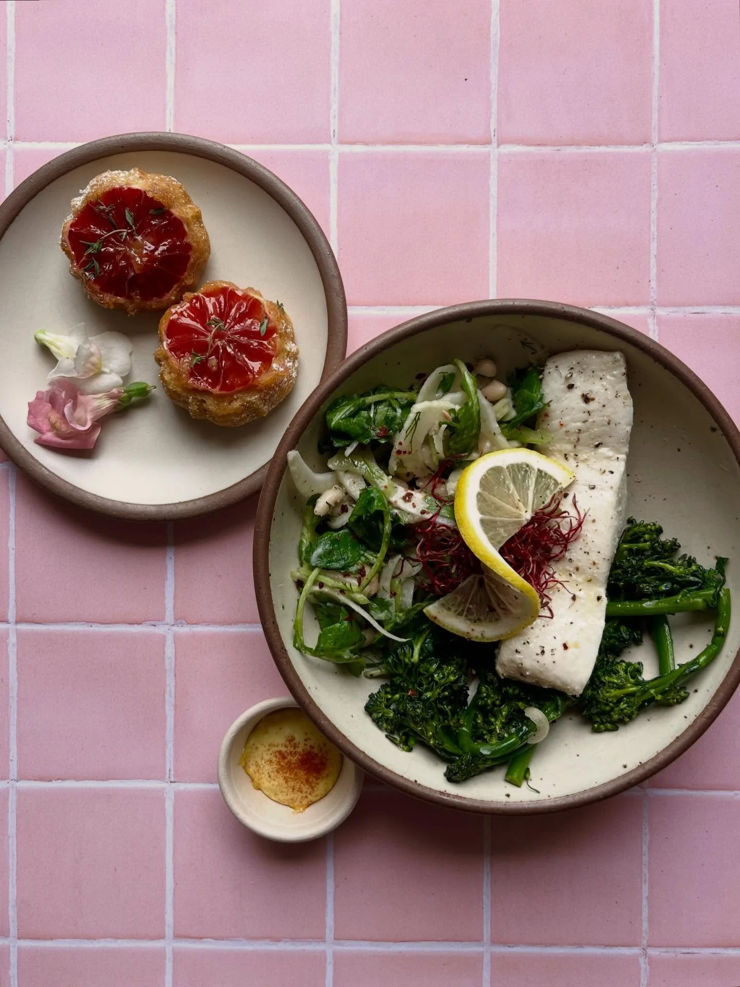 started off the year of dinner drops with a nice n healthy one for all those resolutions! 🌱

olive oil poached halibut, shaved fennel + white bean salad, garlicky broccolini and blood orange olive oil bundt cake