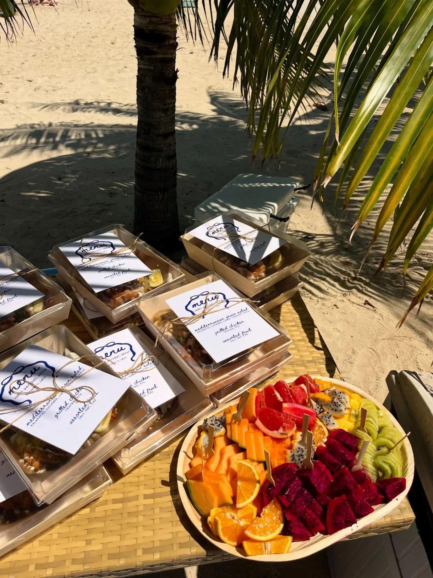 this cold front&rsquo;s got me dreaming about lunch served beachside 🐚

sometimes you need your meal delivered to your boat, beach, park or office (ew)&hellip; we got you!