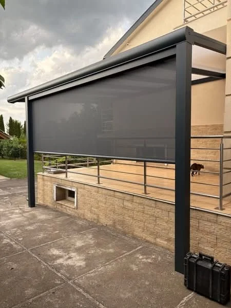 Senkrechtmarkisen als Fassadensonnenschutz