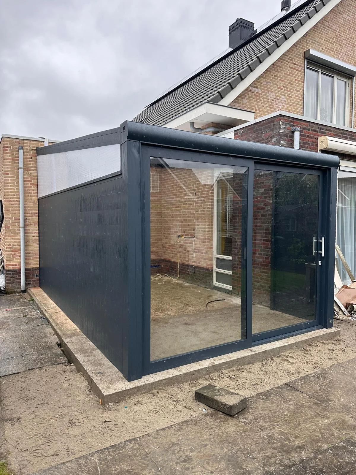 Glasschiebeelement mit Festverglasung & Alu-Lamellen-Sichtschutz
