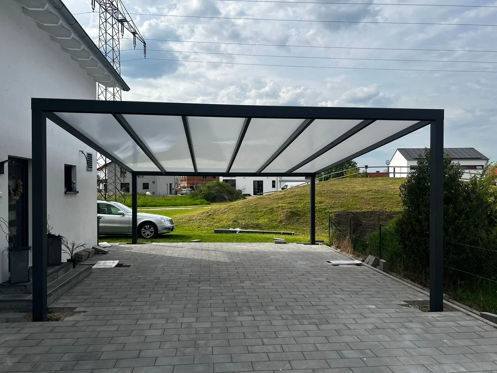 Freistehender Einzelcarport aus Aluminium
