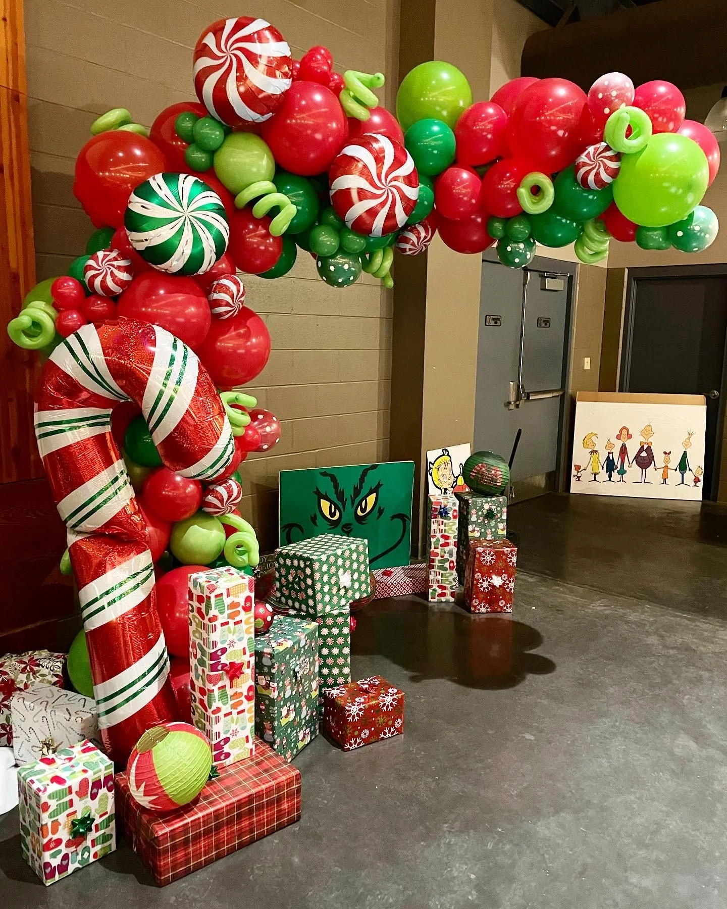 candy and presents demi arch.JPEG