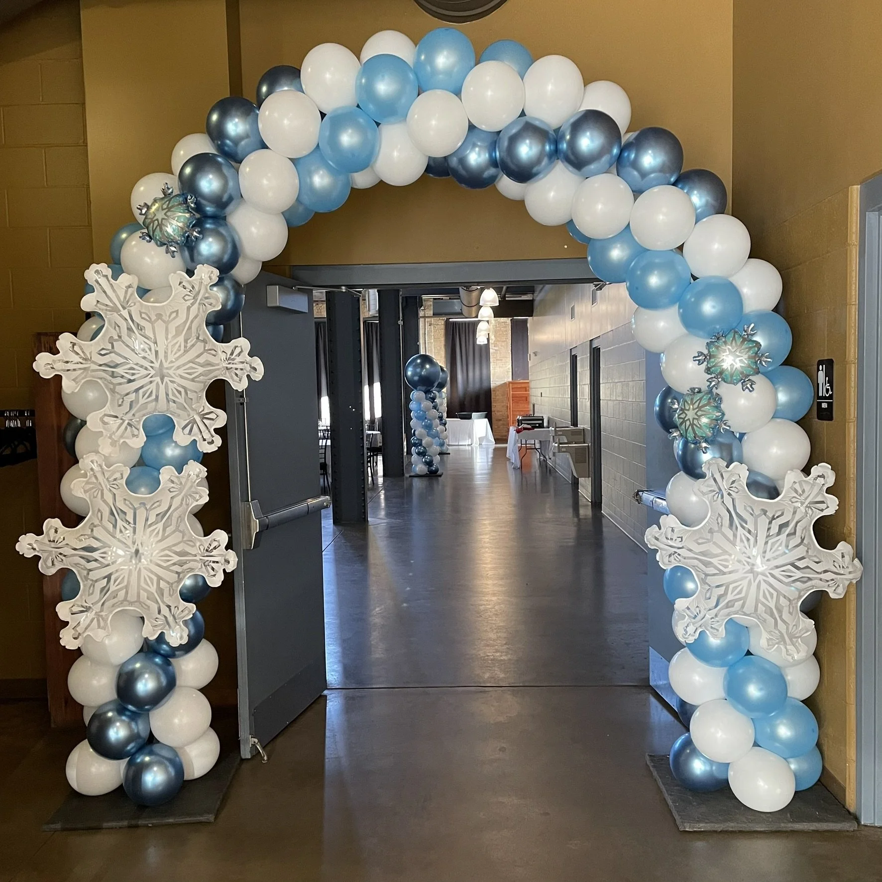 Snowflake Balloon arch.JPEG