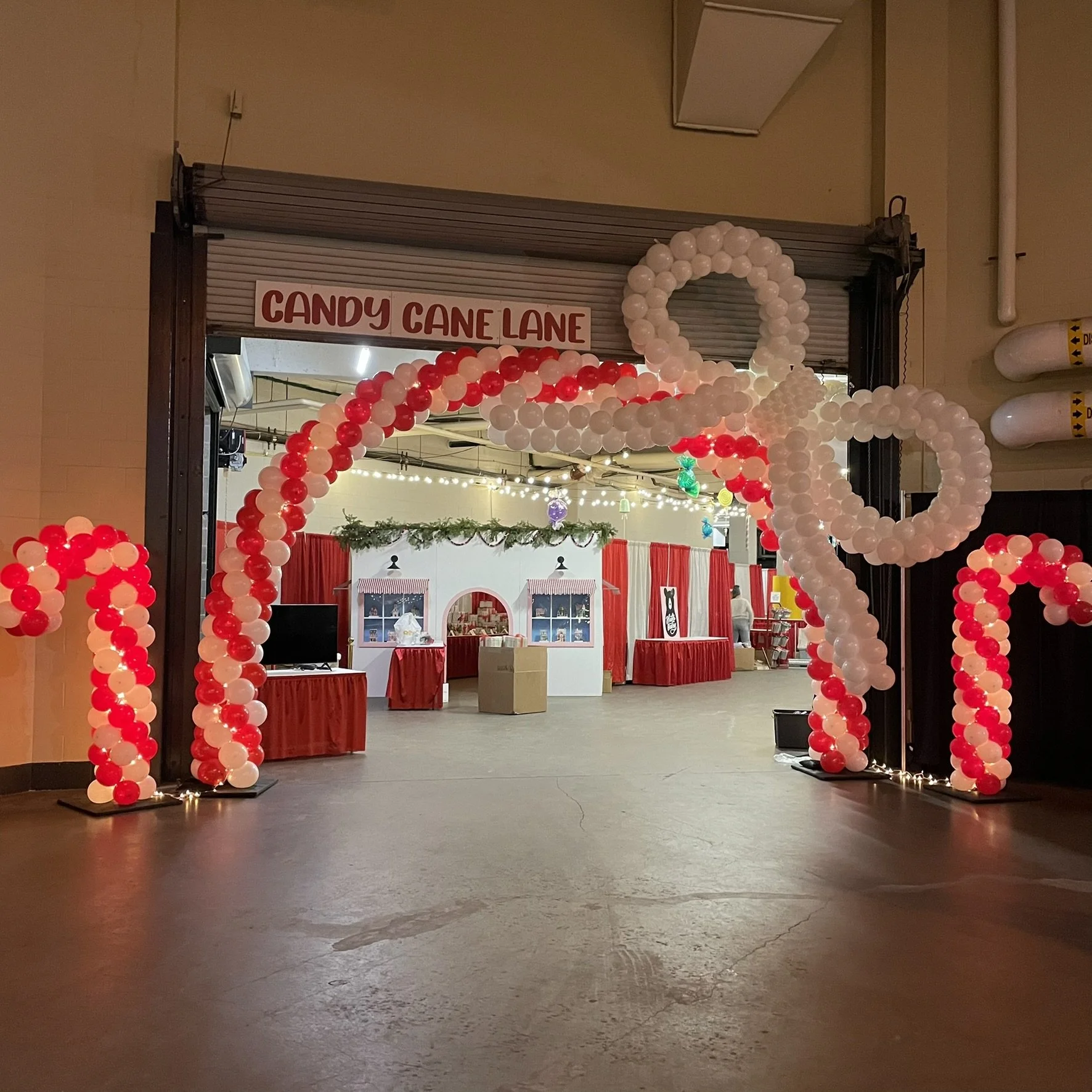 Jumbo Candy Cane Balloon Arch with Bow.JPEG