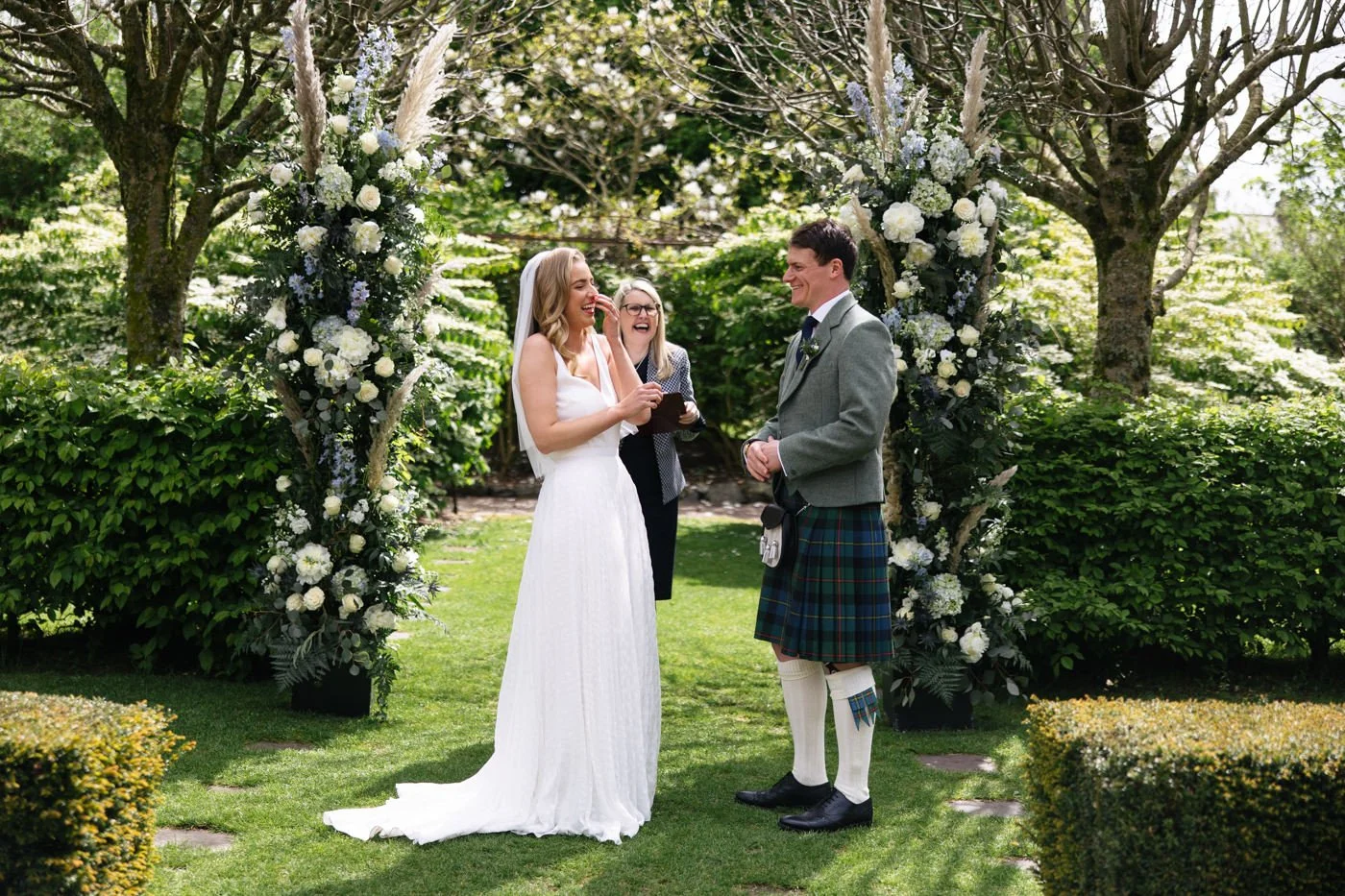 Larchfield-Estate-Wedding-Photos-029.jpg