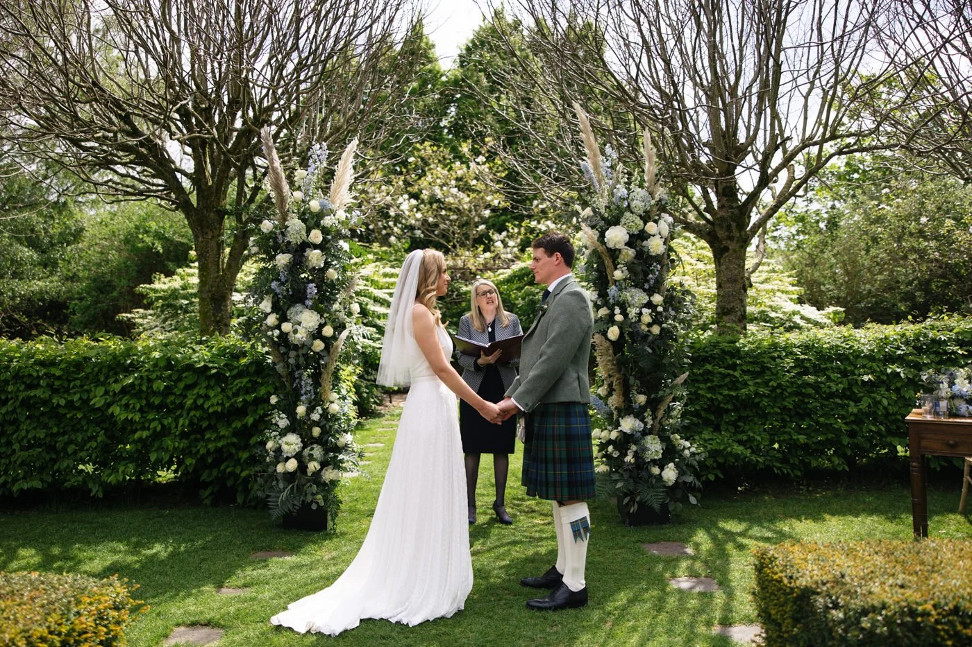 Larchfield-Estate-Wedding-Photos-025.jpg