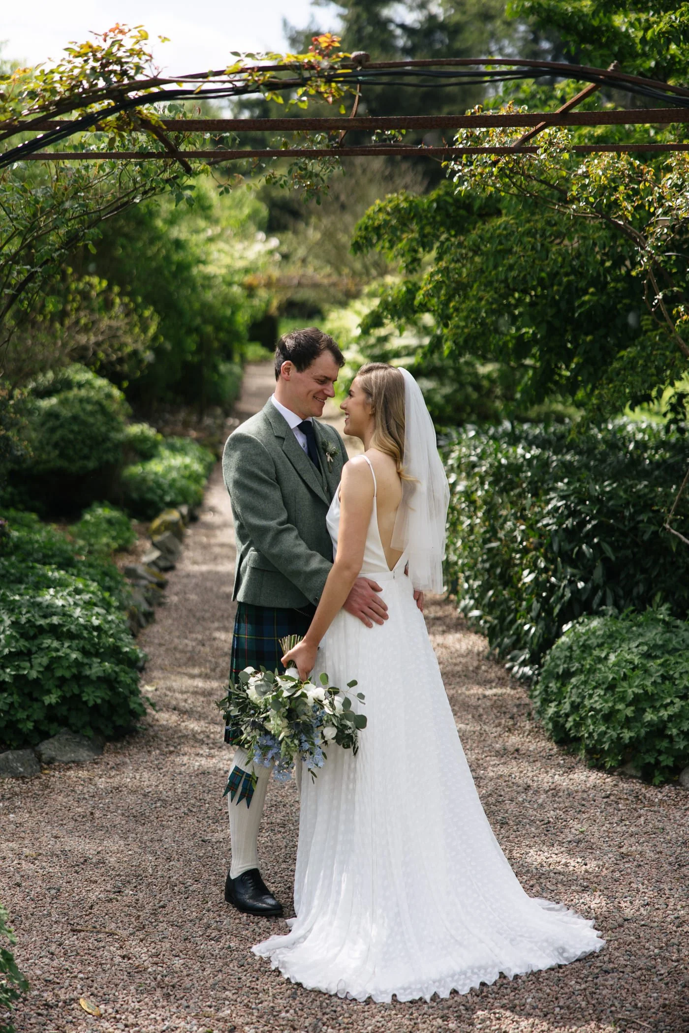 Larchfield-Estate-Wedding-Photos-059.jpg