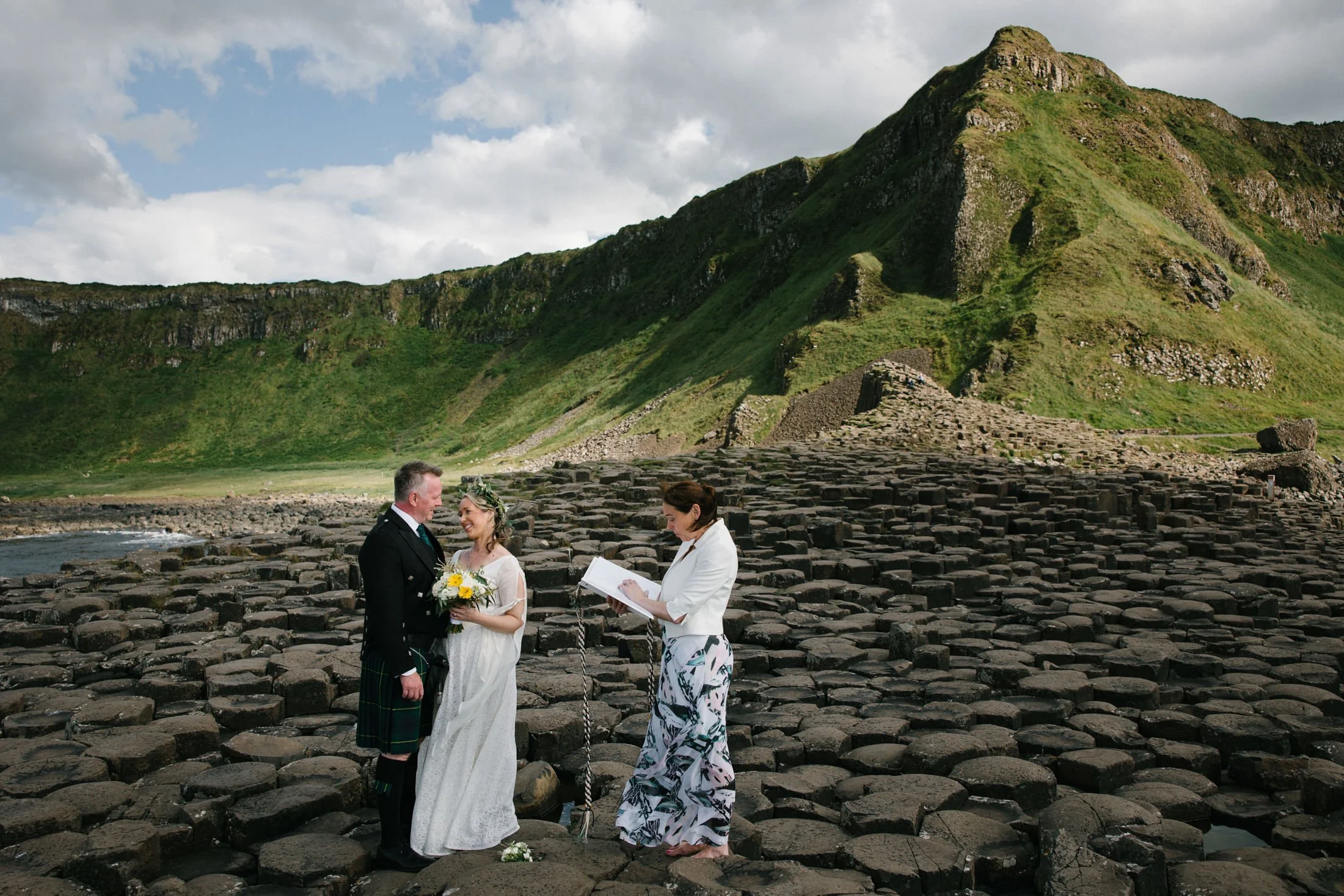 giants-causeway-elopement-photographer-ireland-16.jpg
