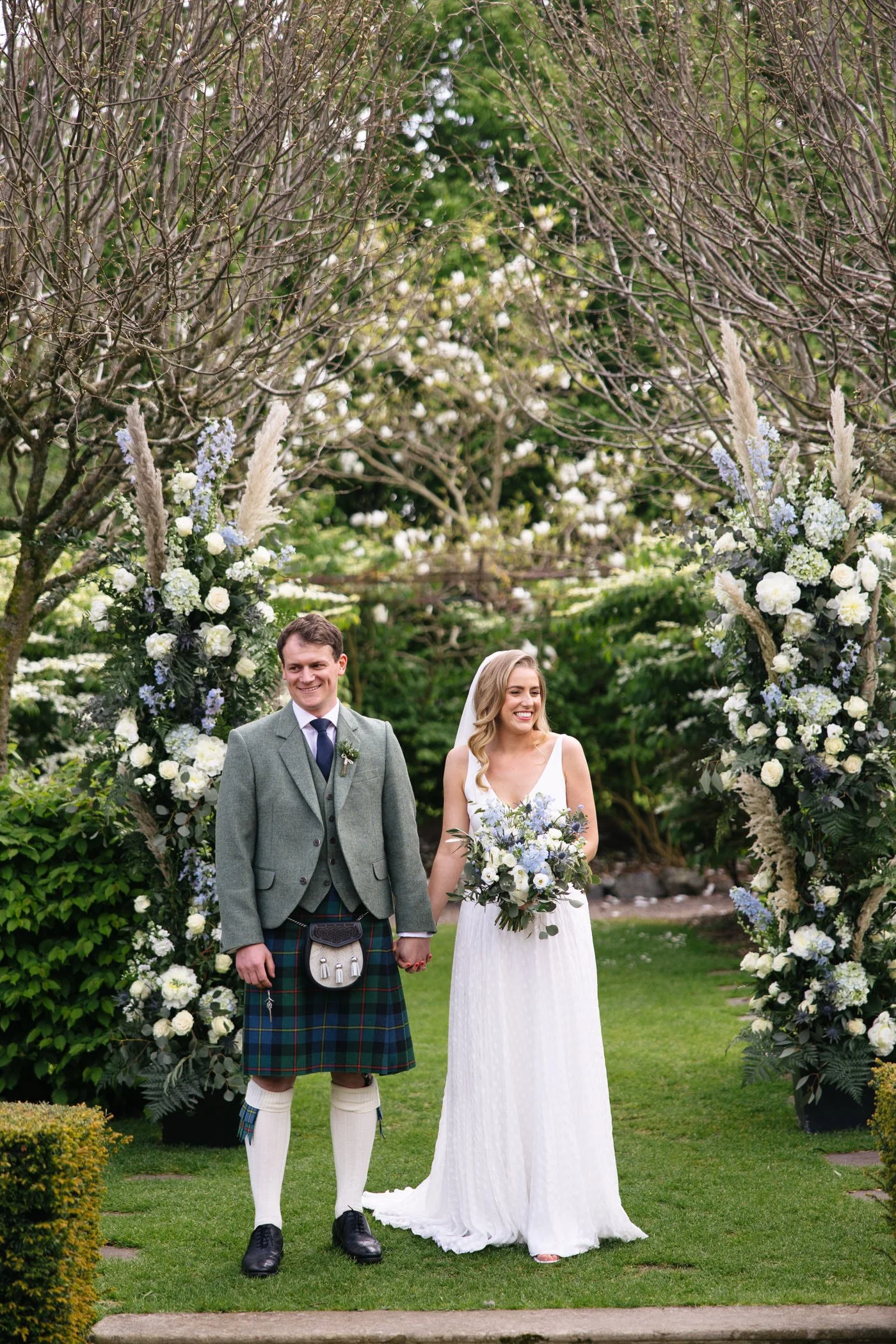 Larchfield-Estate-Wedding-Photos-030.jpg