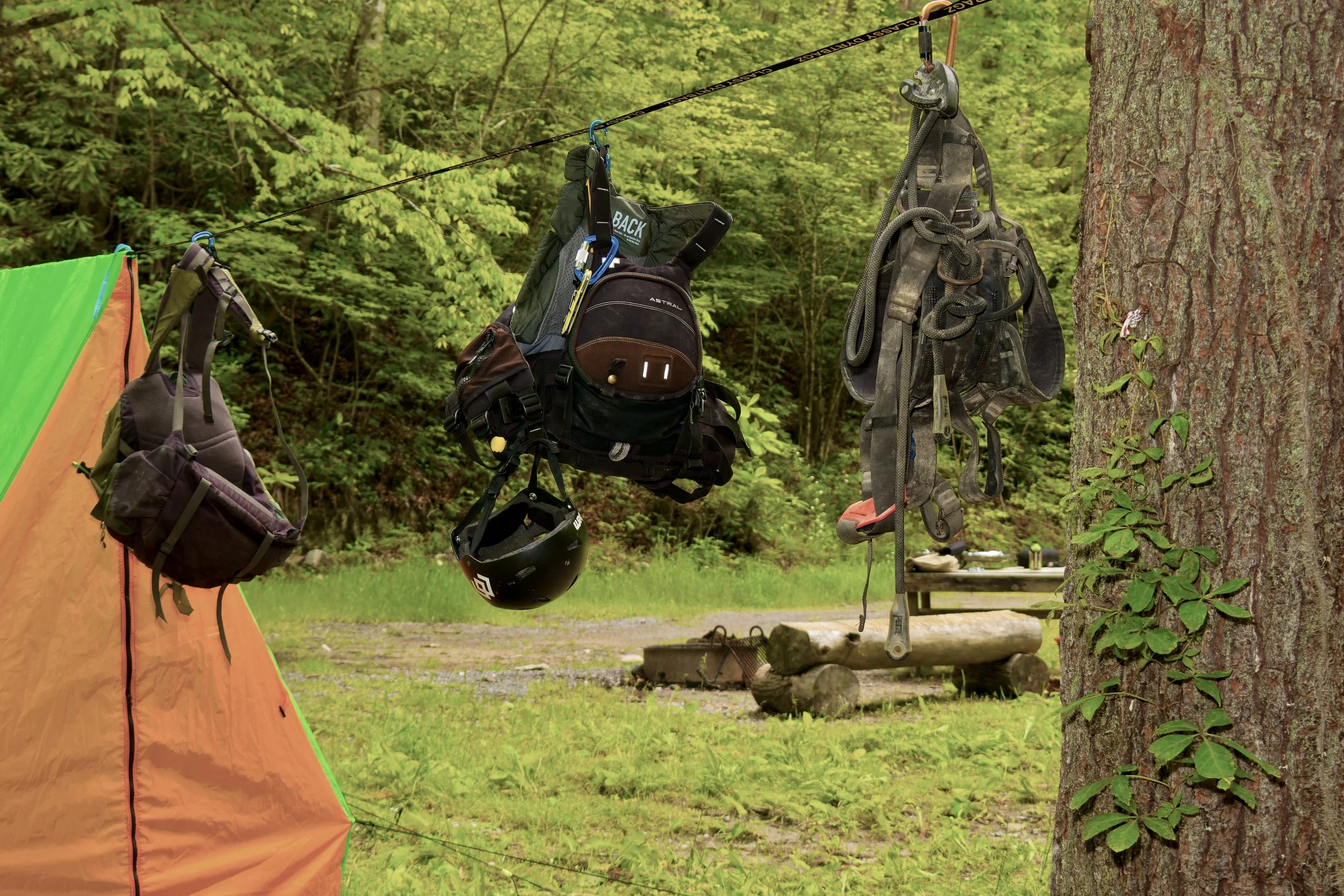 hanghut hanging gearr.jpg