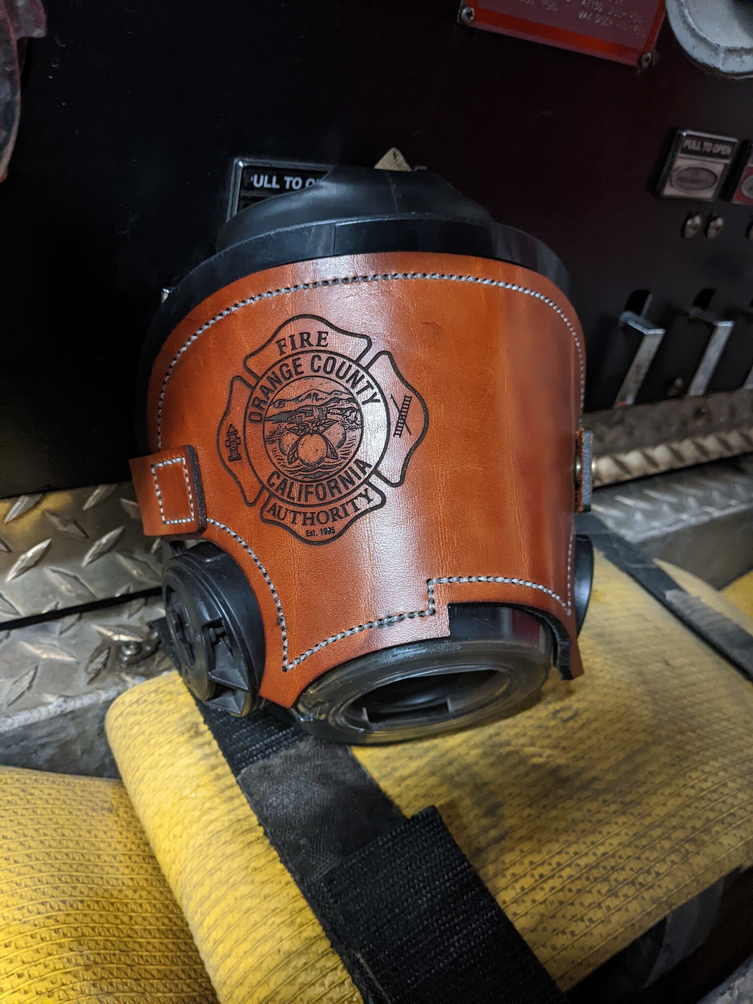 Personalizable Firefighter SCBA Leather Mask Cover for Scott AV-3000 Mask (hazelnut/brown)