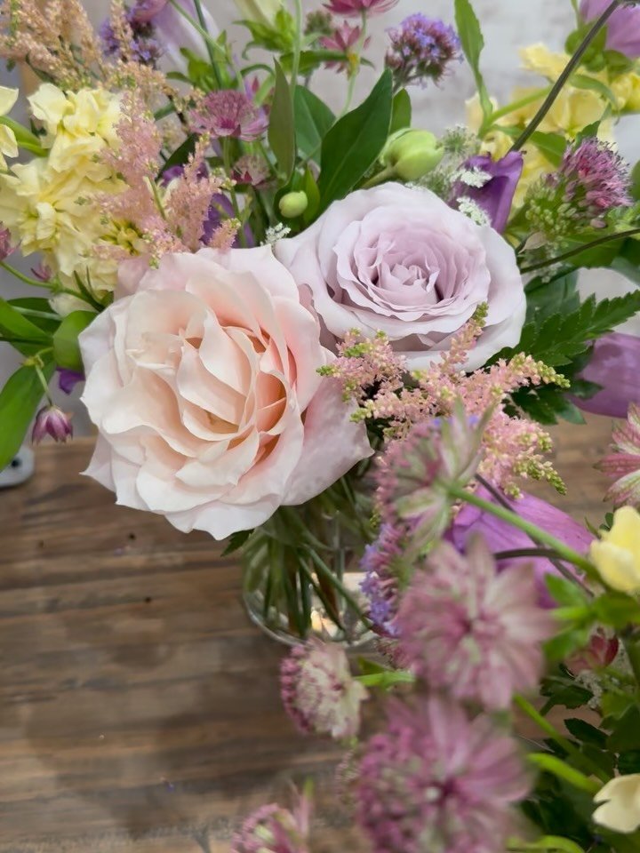 Soft tones, layered textures, and just enough contrast 🌸💜

These pink and purple centerpieces were designed to feel grounded and graceful &mdash; simple beauty, thoughtfully arranged 🌿