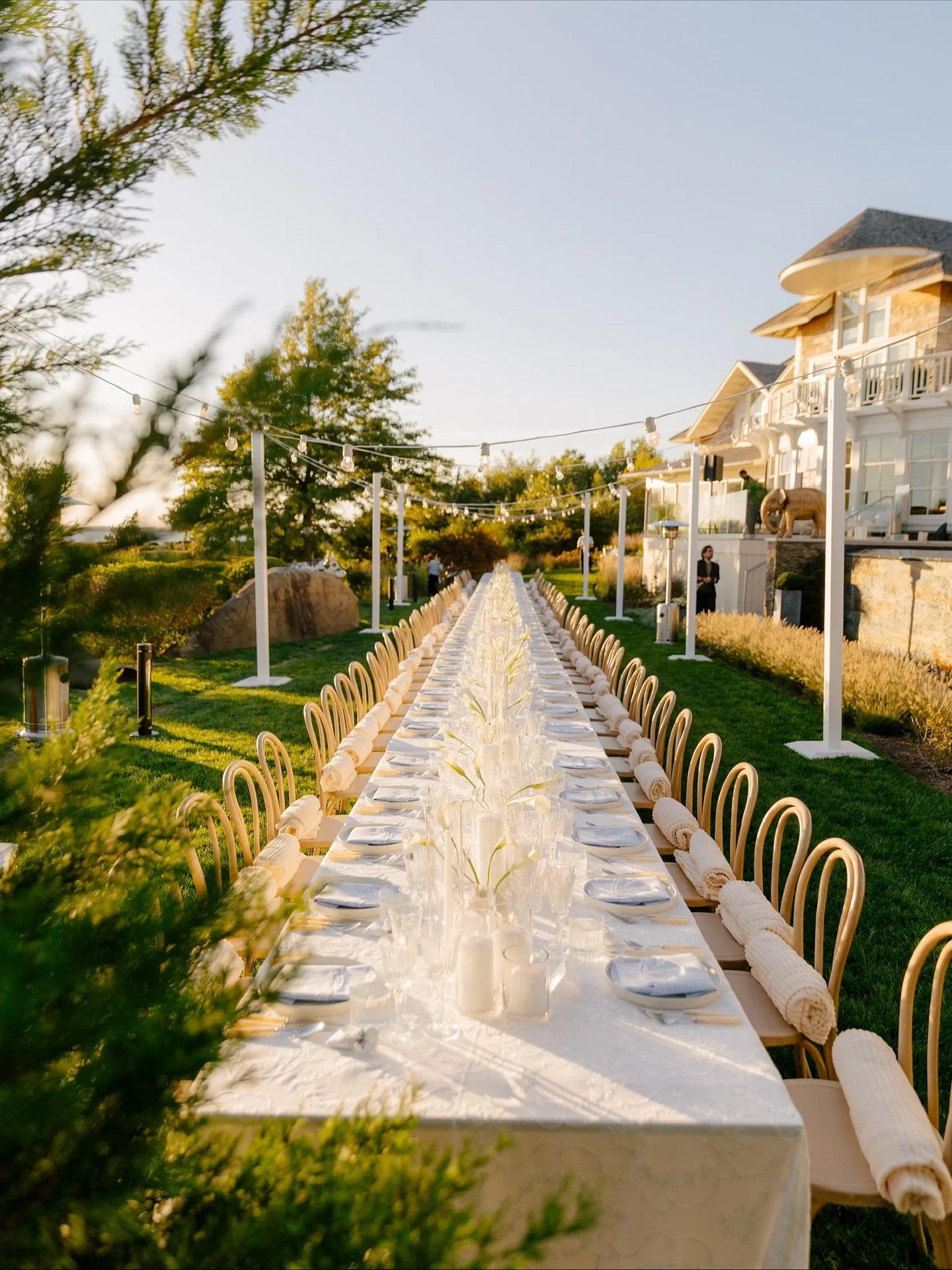 Styled and curated by our Event Planner, @thaisskarol , with florals by our Floral Designer, @camrenbruin . Every element was thoughtfully arranged to create a seamless and memorable setting beyond our garden gates.