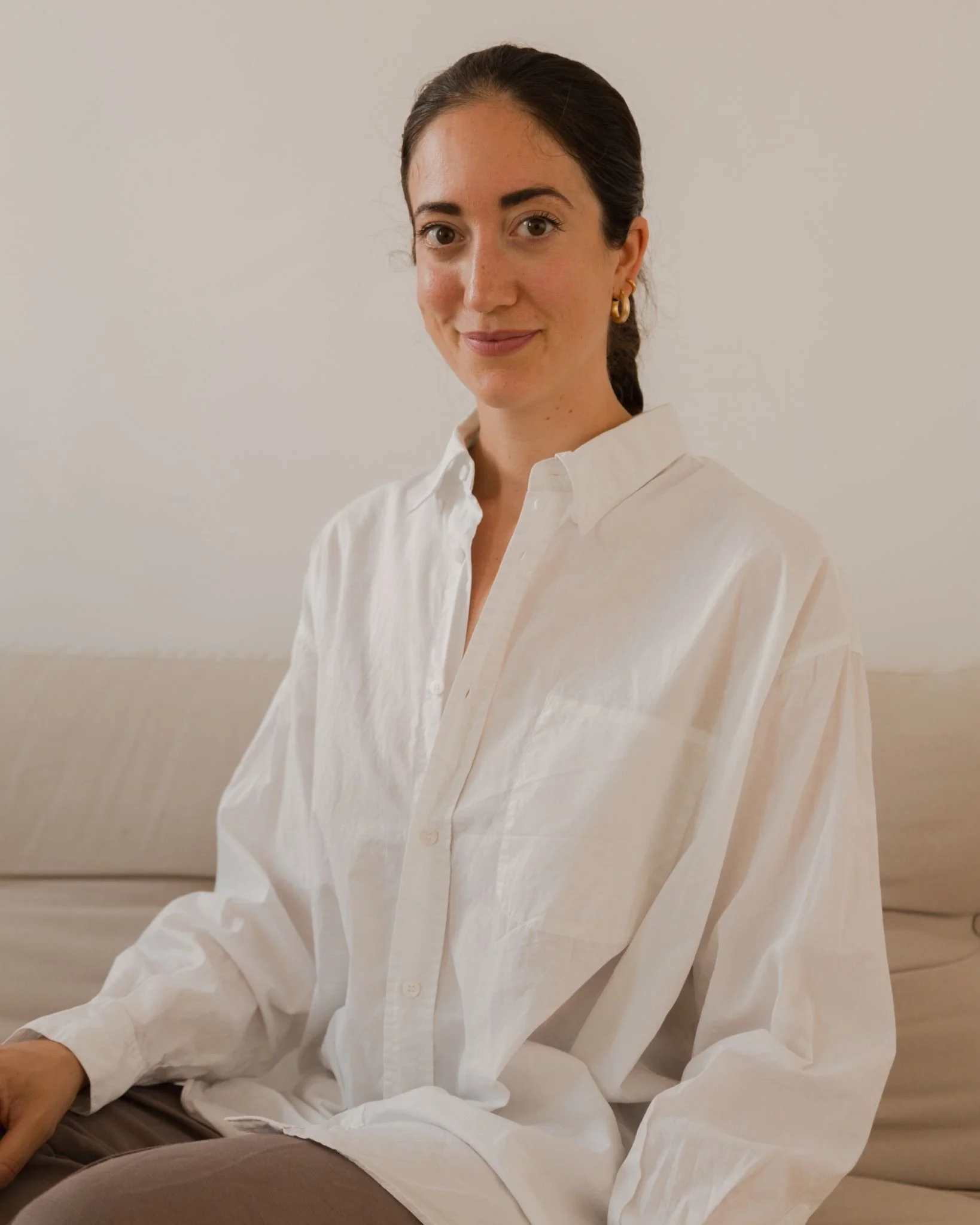Roxanna is een professionele sugarista en gespecialiseerd in Brazilian Sugar! ✨🍯

We werken nog een maandje samen en dan neemt ze alle intieme suikerontharing van mij (Lore) over! 

Je kan haar kennen van @sugar.and.moon waar Roxanna je op jouw gema