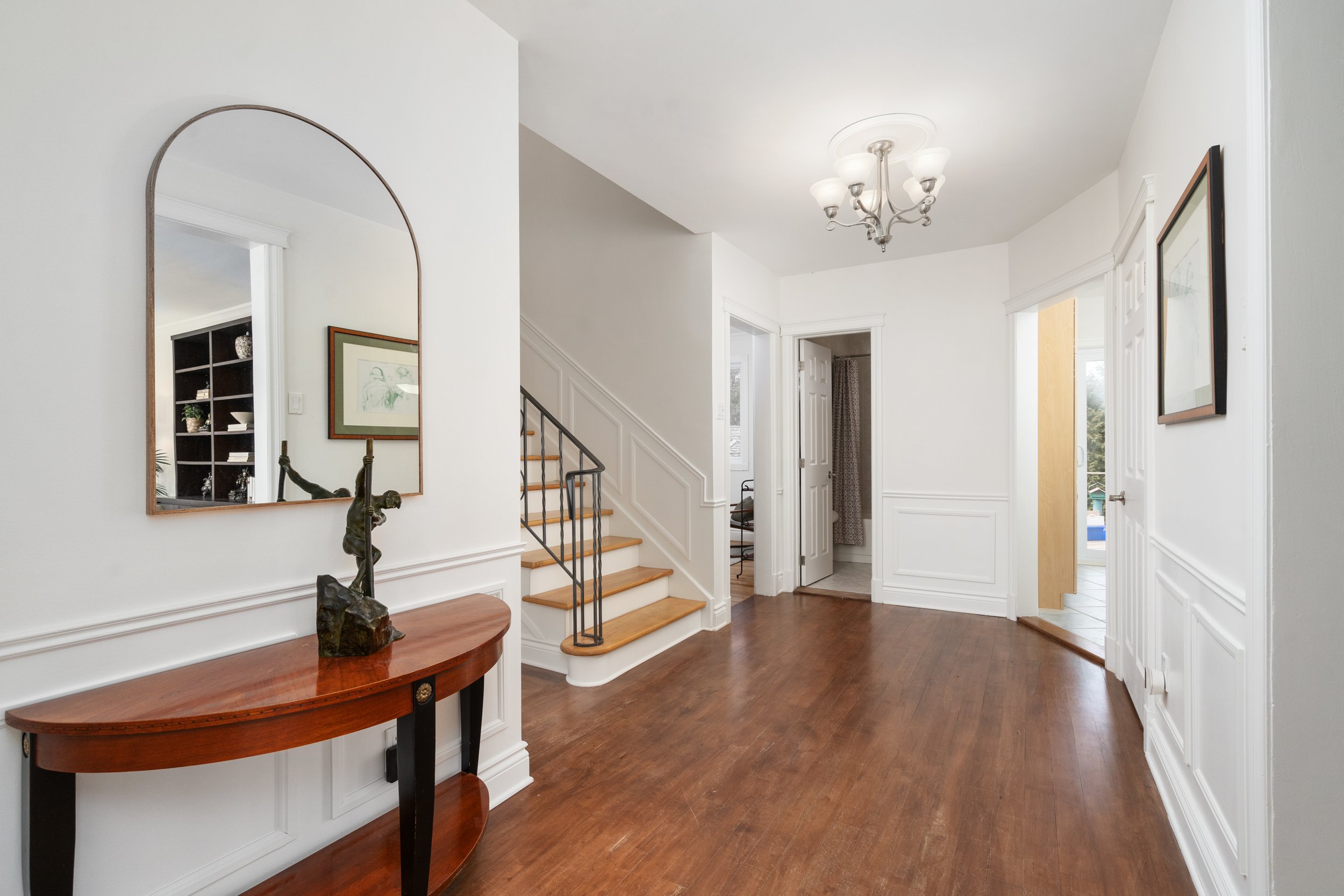 AFTER - Fresh inviting entrance