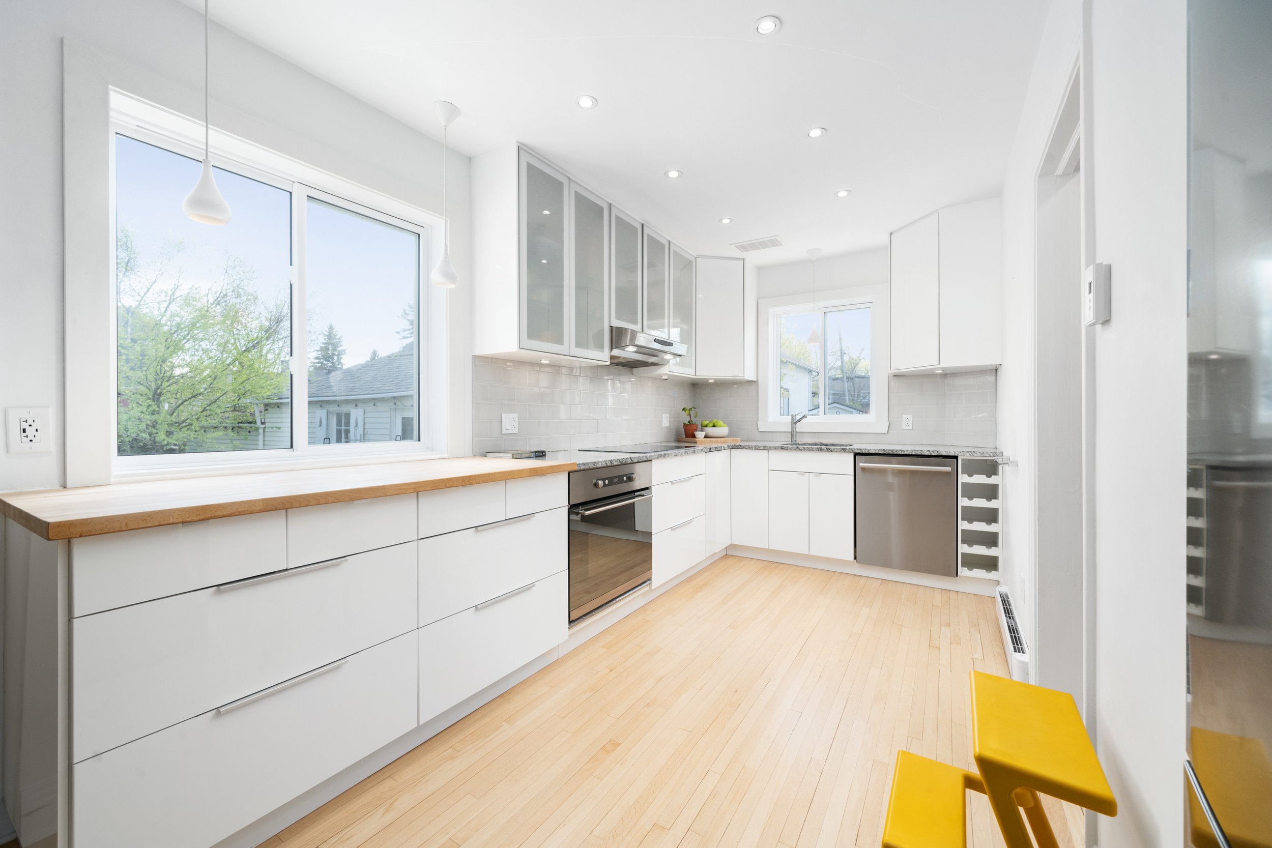 AFTER - Bright large kitchen