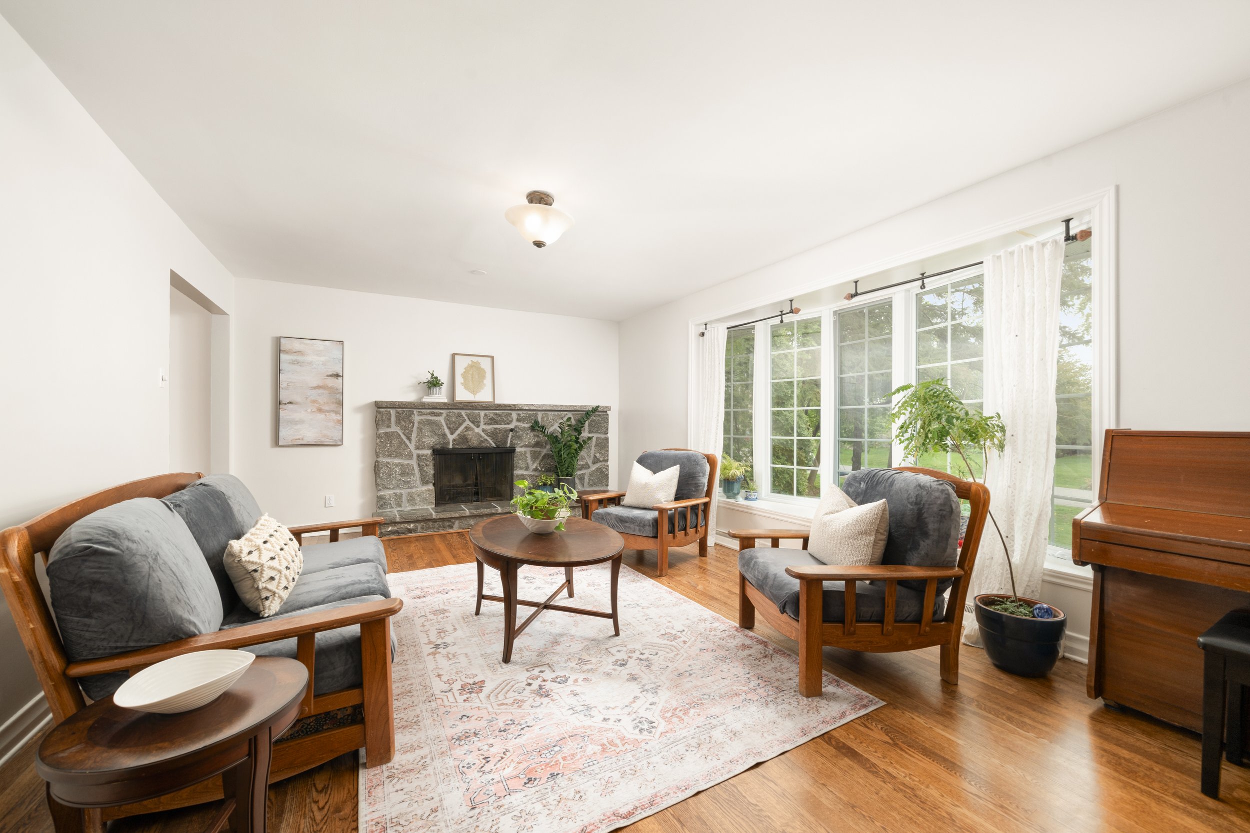 AFTER - Beautiful, large, light filled room