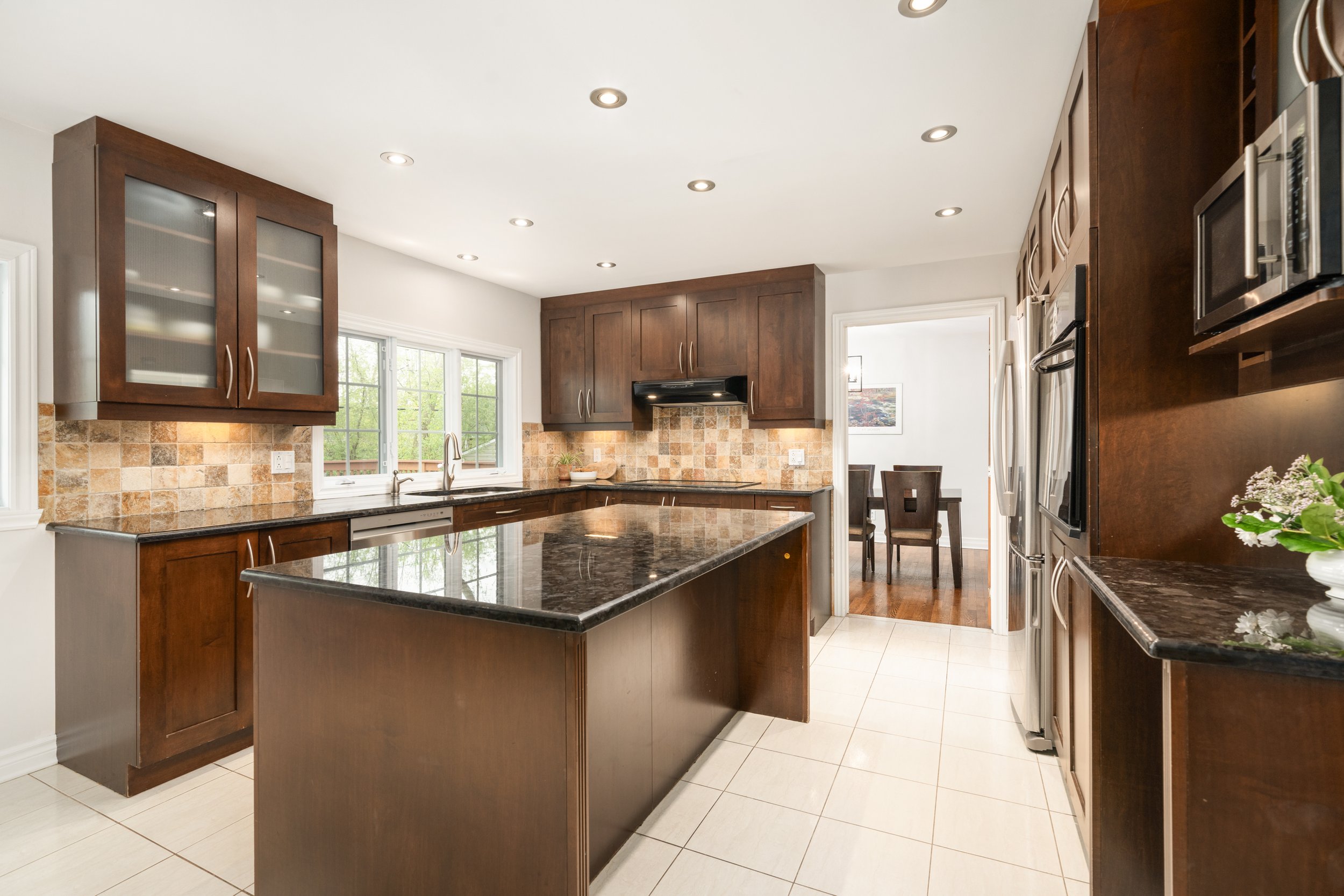 AFTER - Plenty of counter space and modern kitchen