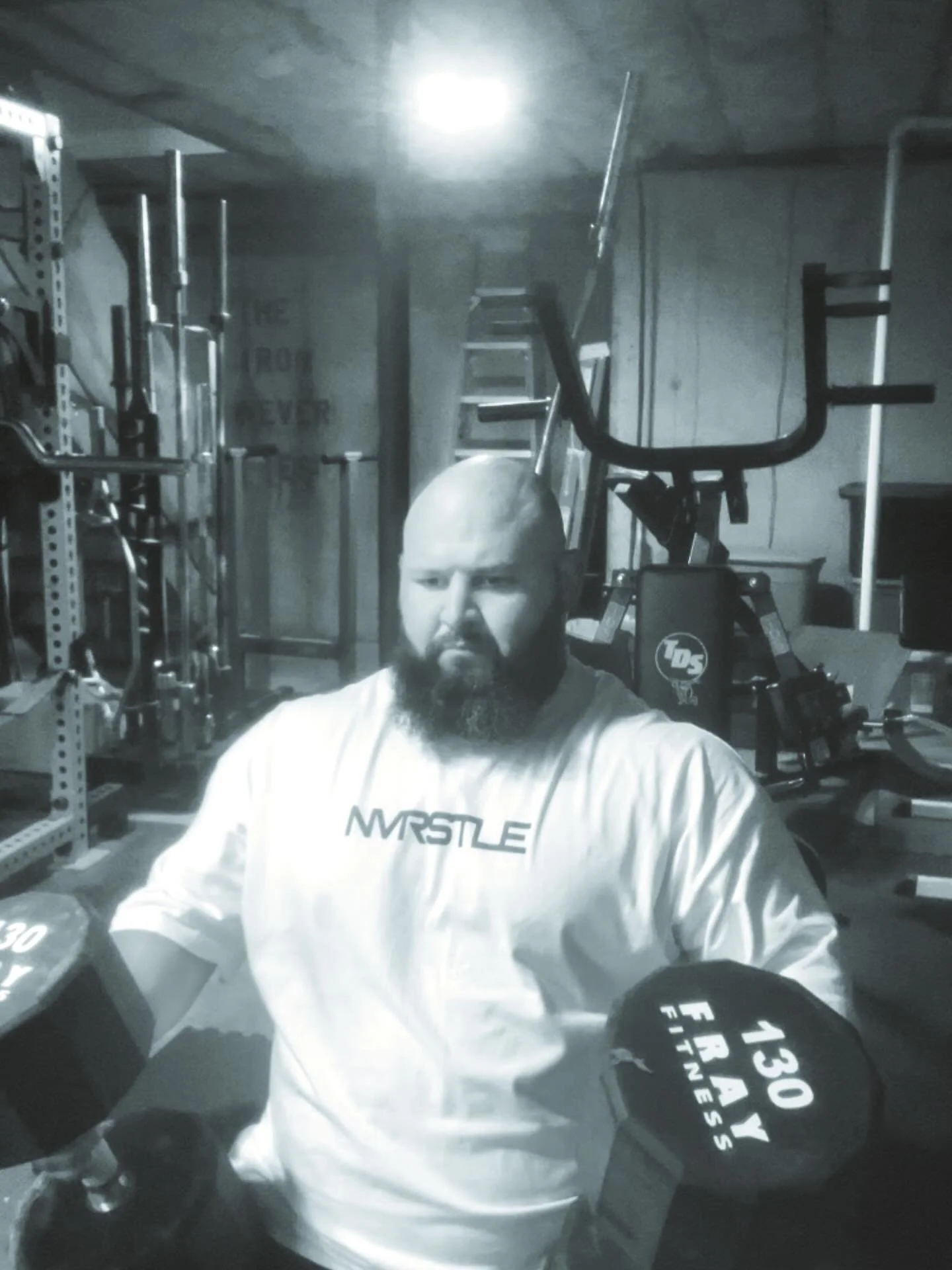 The shirt says it all, Never Settle. Love working out at the home gym, no distractions, no other people, just loud music and go time (and two bulldogs as lifting partners). Fueled by @strom_sports_nutrition_us @strom_sports_nutrition supplements it a