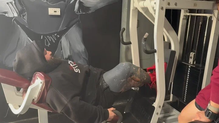 The NAUTILUS DUO SQUAT. Arguably the best piece of leg equipment ever produced. If you haven&rsquo;t ever used one, you are really missing out because damn it&rsquo;s fucking good. 

From the amazing @lcmfitness_nj, an absolute fucking gem of a facil
