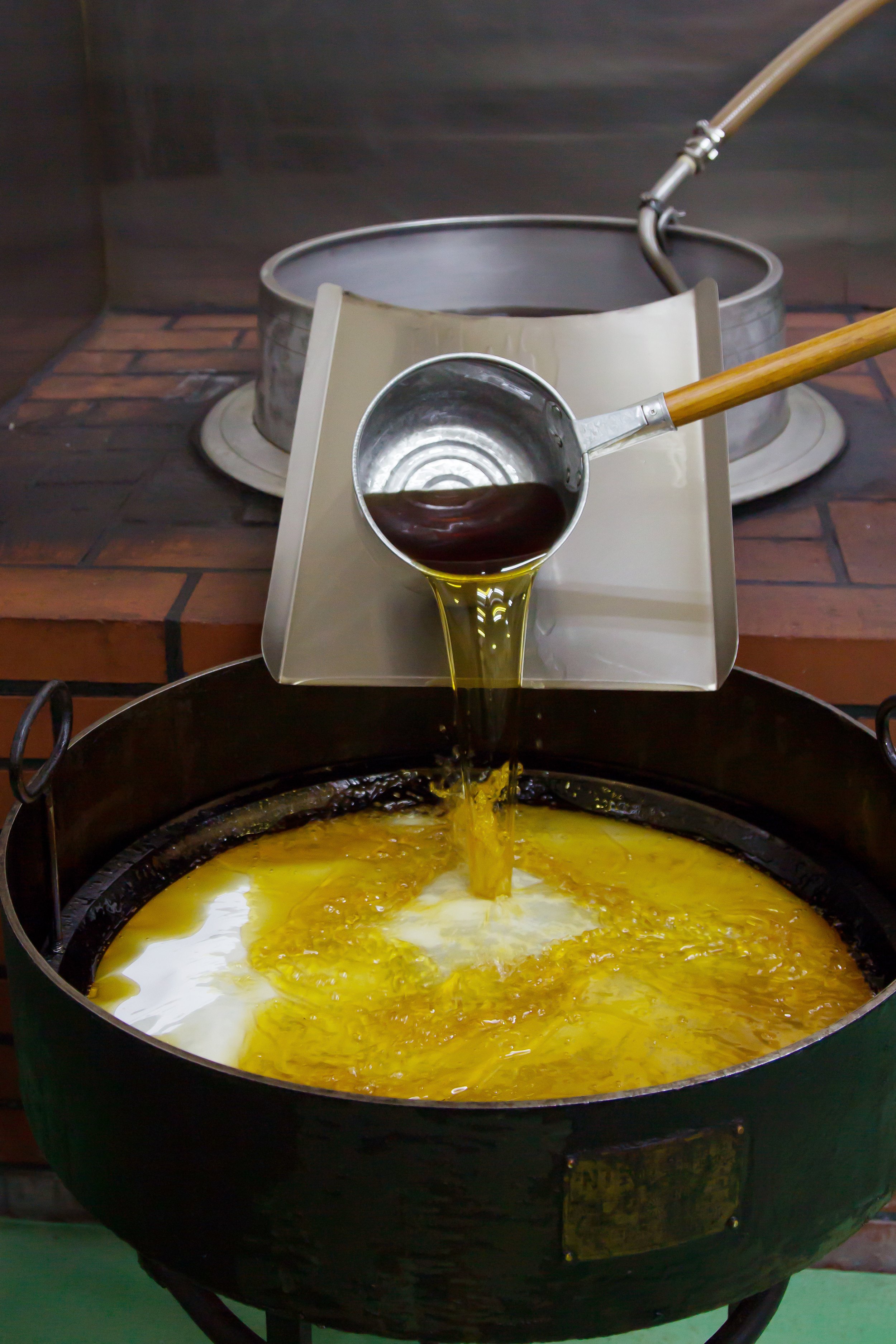 Refining the first squeezed sesame oil.（２）.jpg