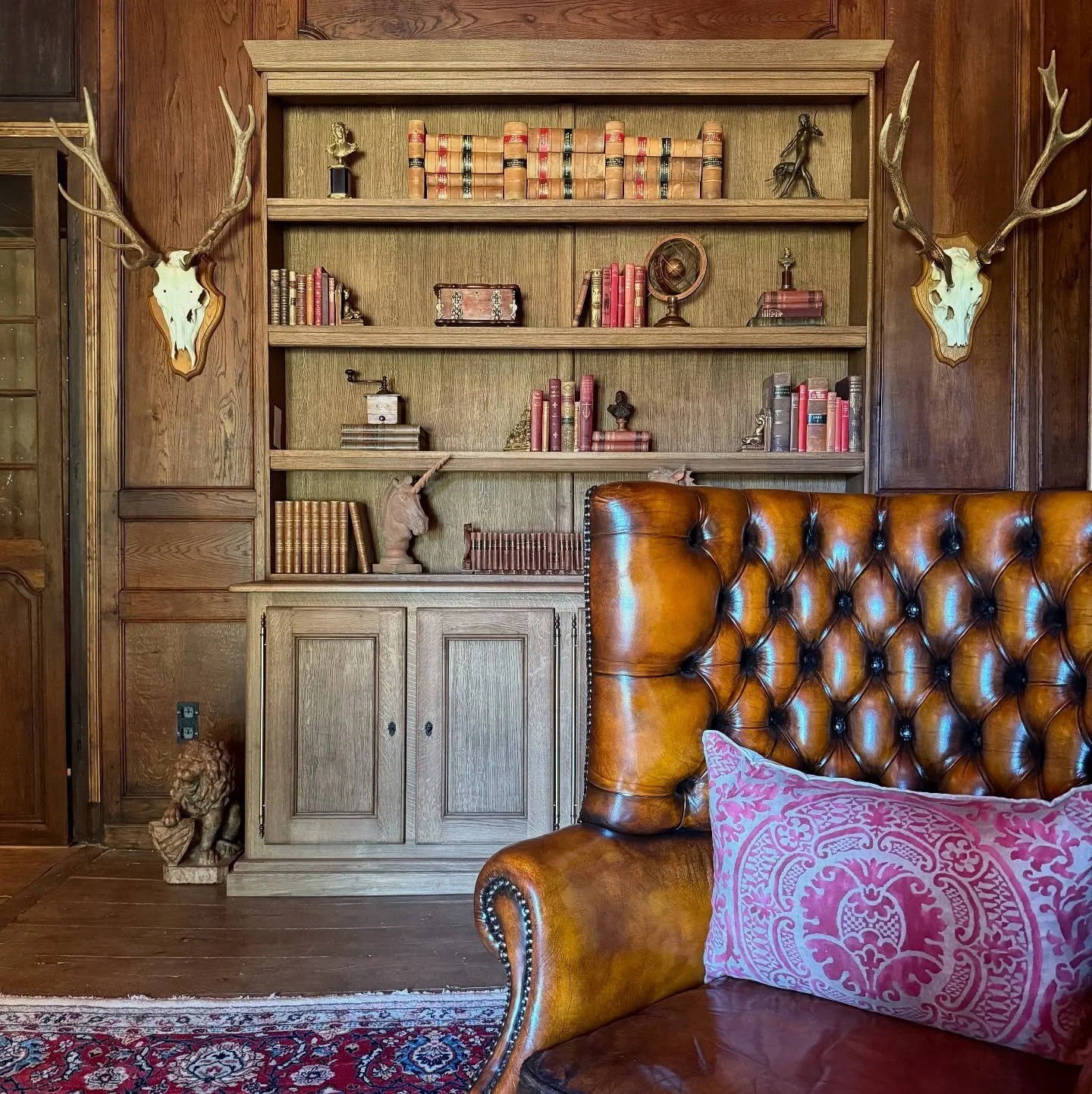 Another room restored to all its glory 🇫🇷 (new cabinetry to match original paneling&hellip; still to be &ldquo;aged&rdquo;) but glorious nonetheless 
.
Design: @tina.marguerite 
.
.
.
.
.
#interiordesign #frenchchateau #frenchcountry #frenchinterio