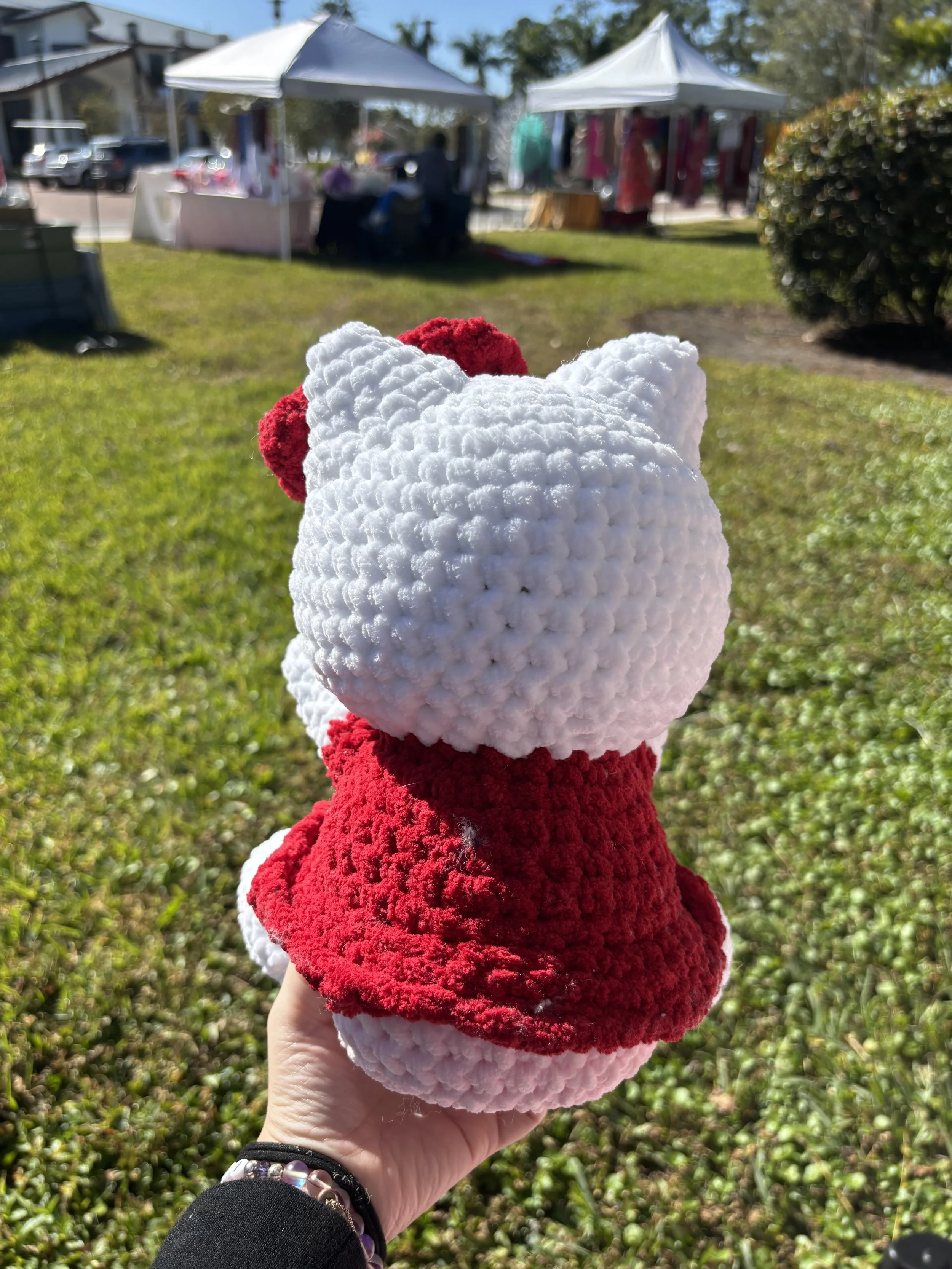 hello kitty with a heart back.jpg