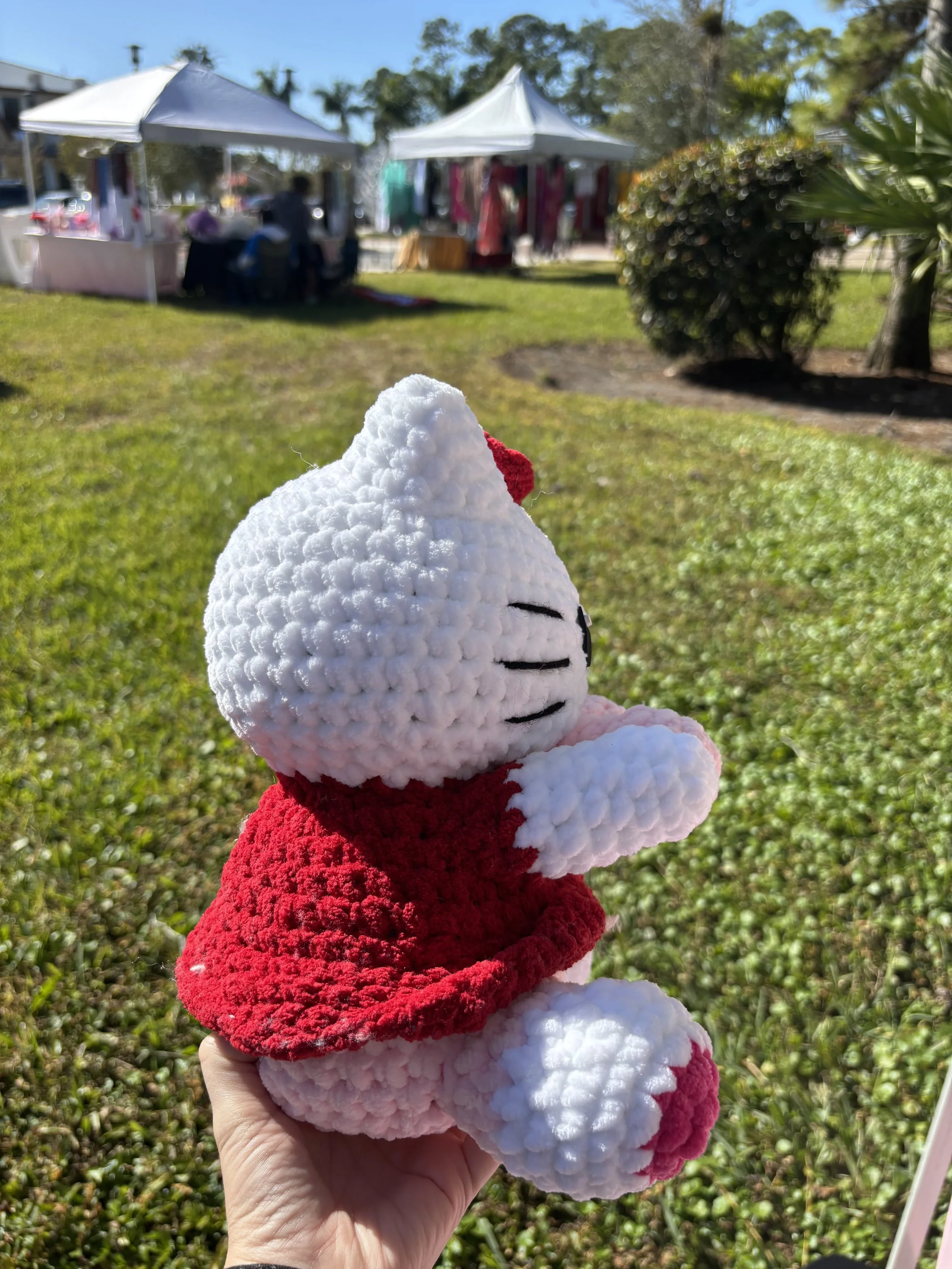 hello kitty with a heart side.jpg