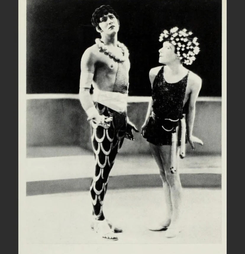 Hollywood Costume: Glamour, glitter, romance
1976