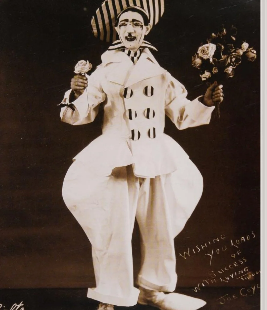 1000 clowns, more or less.