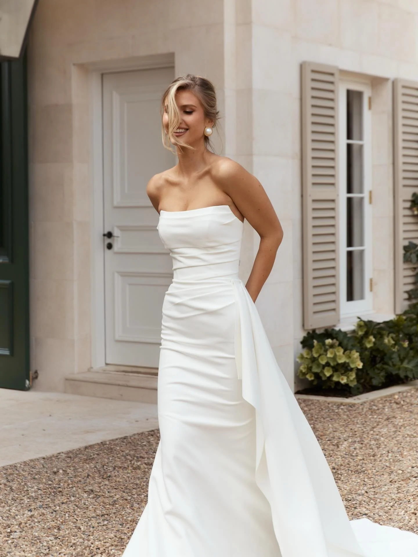 Meet EASTWOOD✨

Clean, modern, and quietly striking. 

The straight neckline and fitted silhouette skim the body in the most effortless way, while the soft rocking through the bodice adds just enough texture to feel sculpted and intentional. 

The be