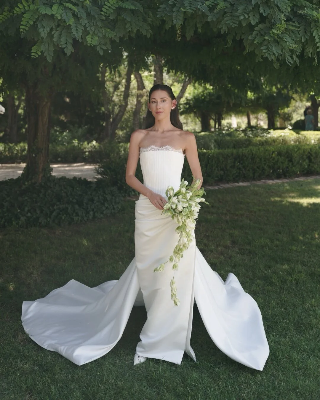 Cool, structured and fluid.

Eaton has arrived :) 

Come try her on this month.