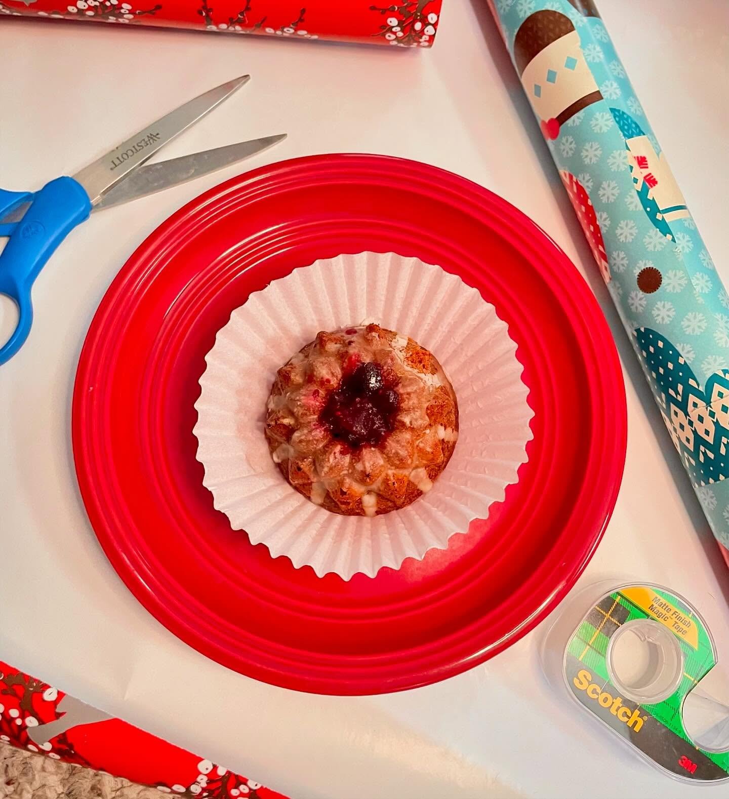 It&rsquo;s a gift! 

Gingerbread Mini-Bundt with Cranberry spread

#bundtcake #holidaybaking #baking #bakery #cottagebakery #cake #cupcakes #christmasfood