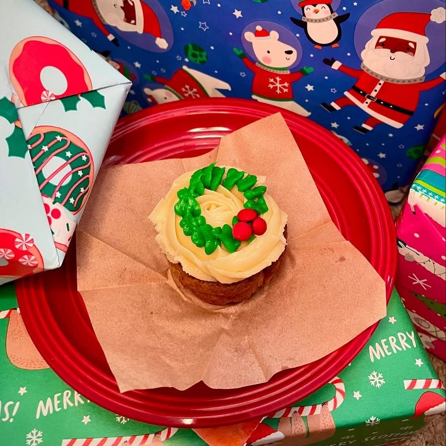 A little Apple Spice and Salted Caramel gift &hearts;️

#cupcake #baking #holidaybaking #buttercream #wichita #cottagebakery #homebaker #bakery