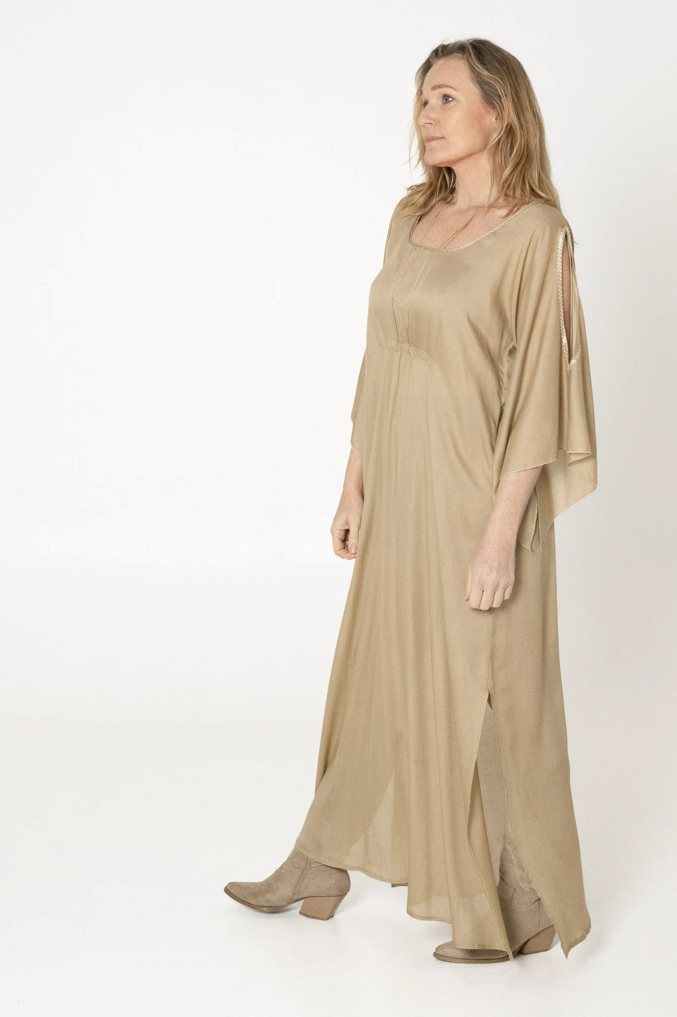 Friendly_gold_sidefront2 copy (1)-Editar.jpg