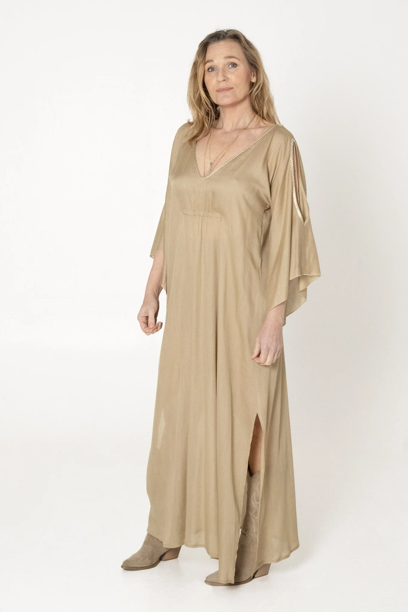 Friendly Dress, reversible by the neckline, U or V.