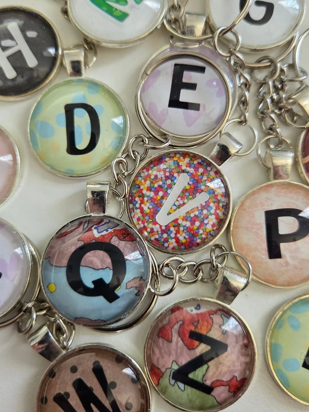 Been working away adding more letter keychains before the Triwood Market on Sunday - tell me which letter I should make sure I have lots of! 🙂

#madeinyyc #madeincalgary #upcycledcrafts #upcycledaccessories #keychains