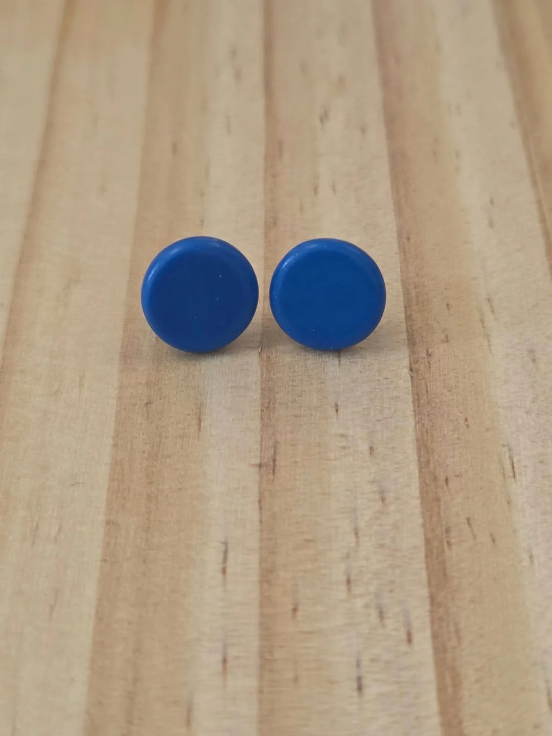 Royal blue round upcycled paper studs.

#upcycledjewellery #upcyledearrings #handmadejewellery #handmadeearrings #madeincalgary