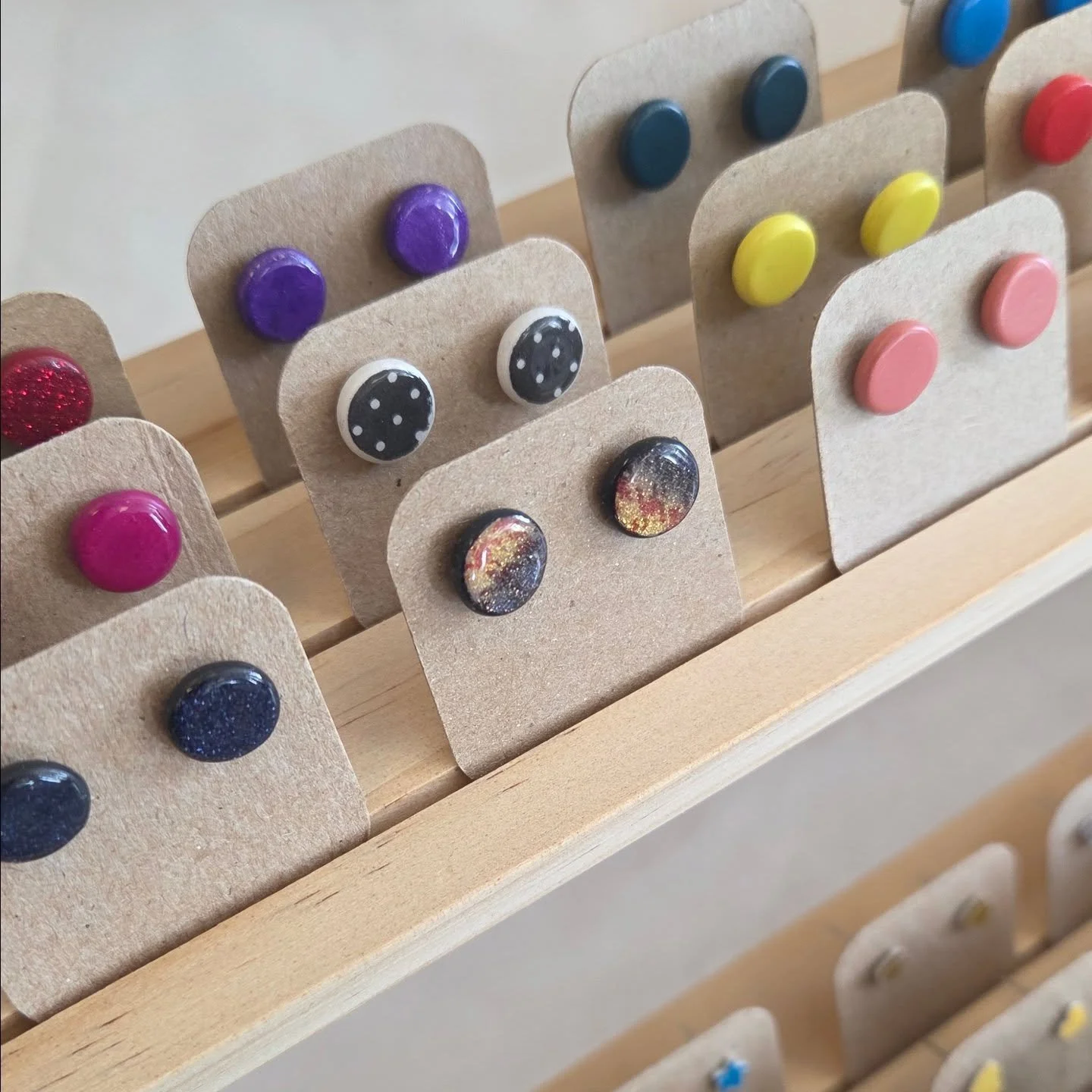 Made from business cards, these paper earrings come in many shapes and colours! What is your favourite colour?

#upcycledjewellery #paperearrings #madeinyyc #madeincalgary #upcycling