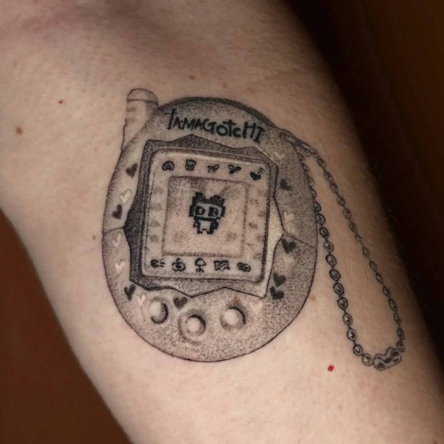 Healed and hairy #tamagotchi for Marcus.
Thanks for coming by! I love how the little buttons healed, I think that&rsquo;s my fav part 🥹 swipe to the end to see it freshly done (it was redddd)
.
.
.
.
.
.
.
#tamagotchi #blackandgrey #blackandgreytatt