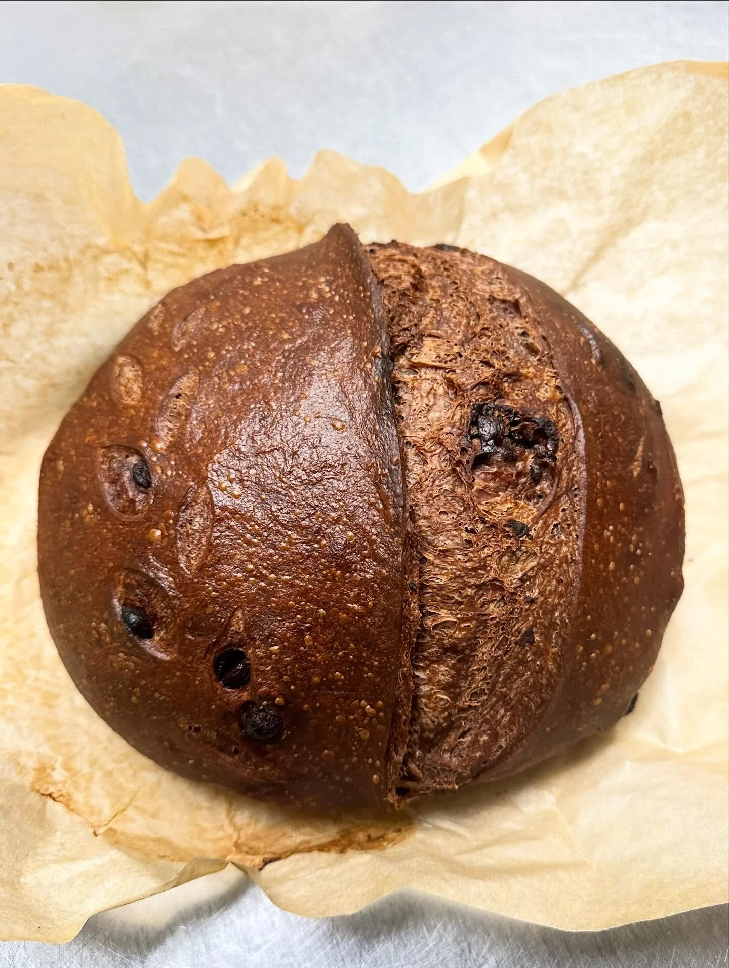 🥖 🍒 🍫  It&rsquo;s Sourdough Monday @gunnisonvitamin! 🍫 🍒 🥖 We have a Valentine&rsquo;s Day inspired Cherry Chocolate Loaf, Simply Sourdough (a few with some sweet heart decorations), everything bagels &amp; focaccia!
:
:
#gunnison #colorado #sh