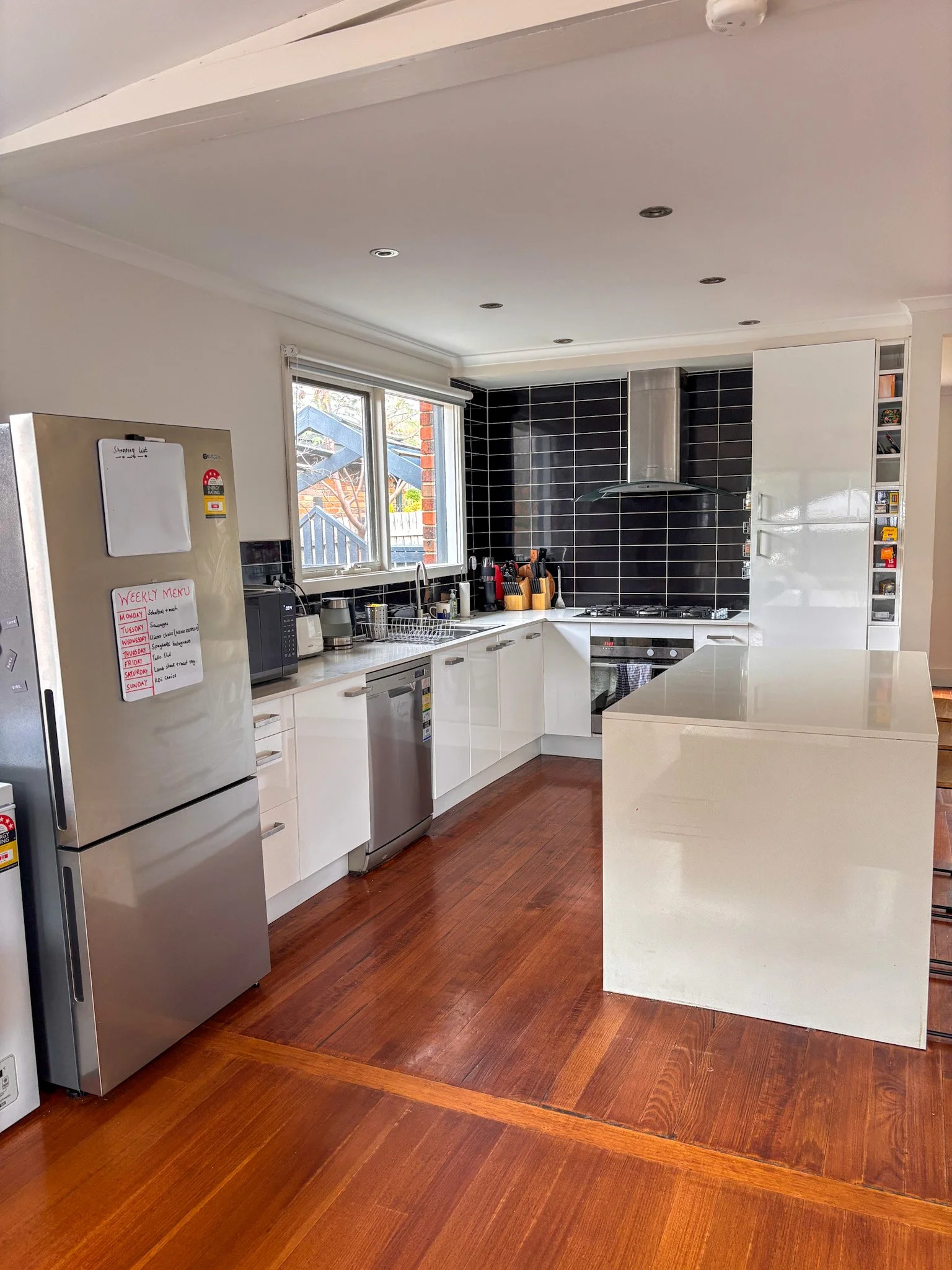 Viewbank kitchen 2.jpg