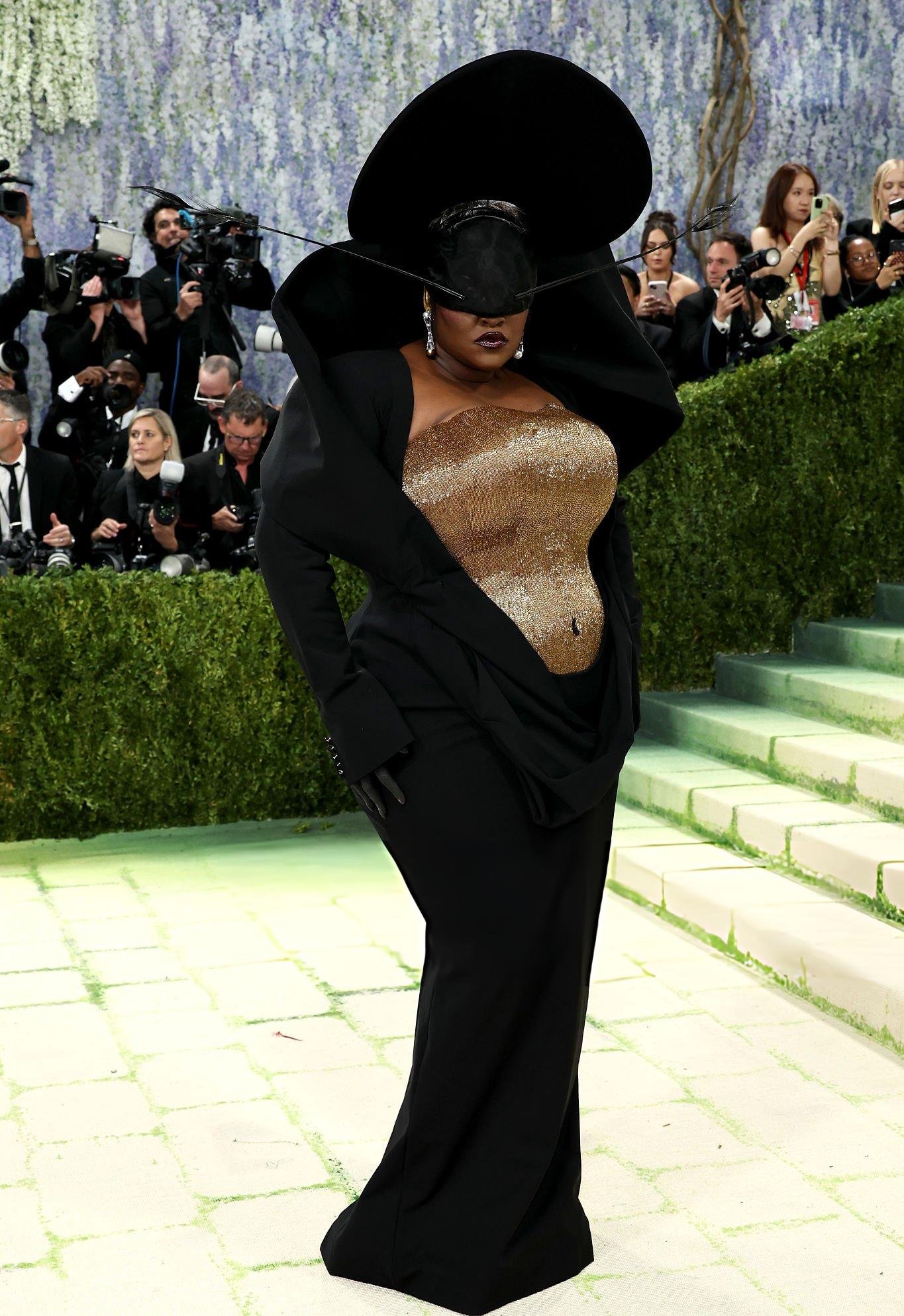 Yseult wearing custom Harris Reed