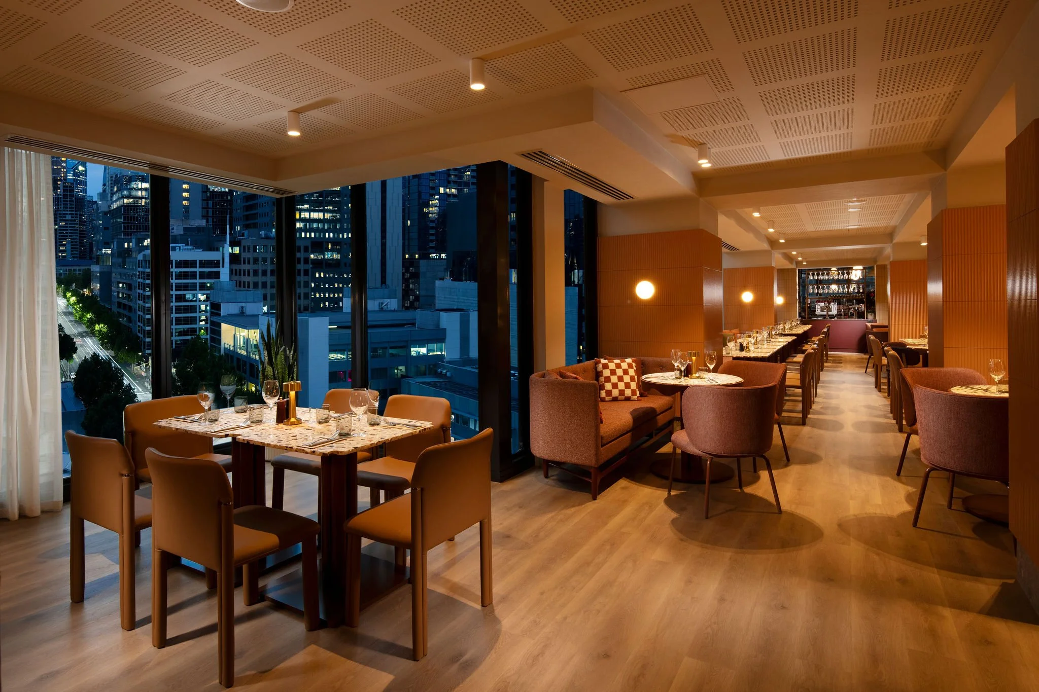 Restaurant_DiningArea_01.jpg