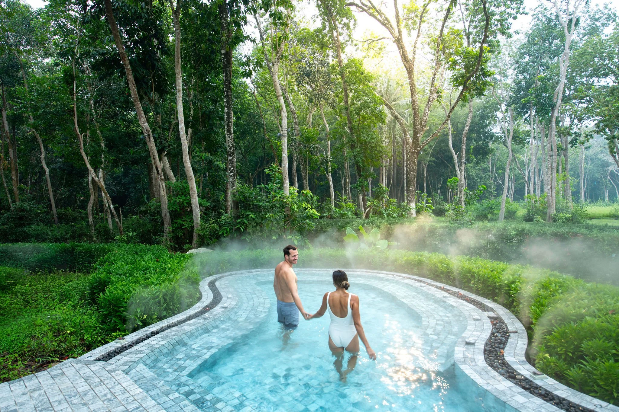 EforeaSpa_RockPools_Lifestyle_01.jpg