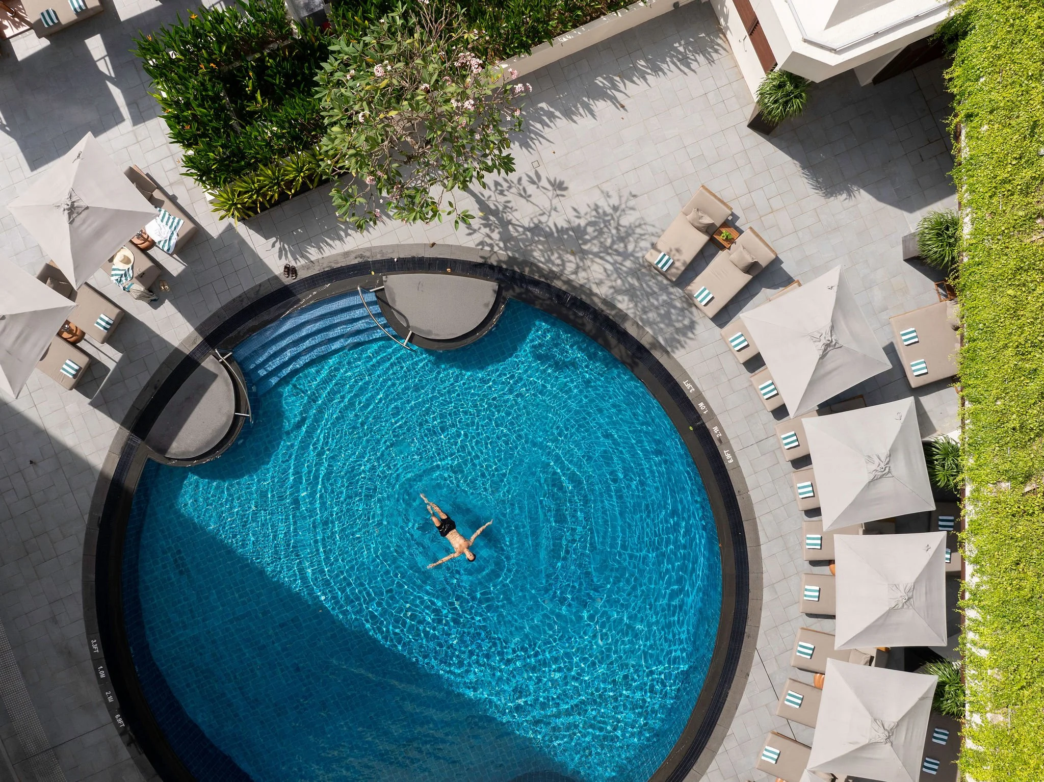 Pool_06_B.jpg