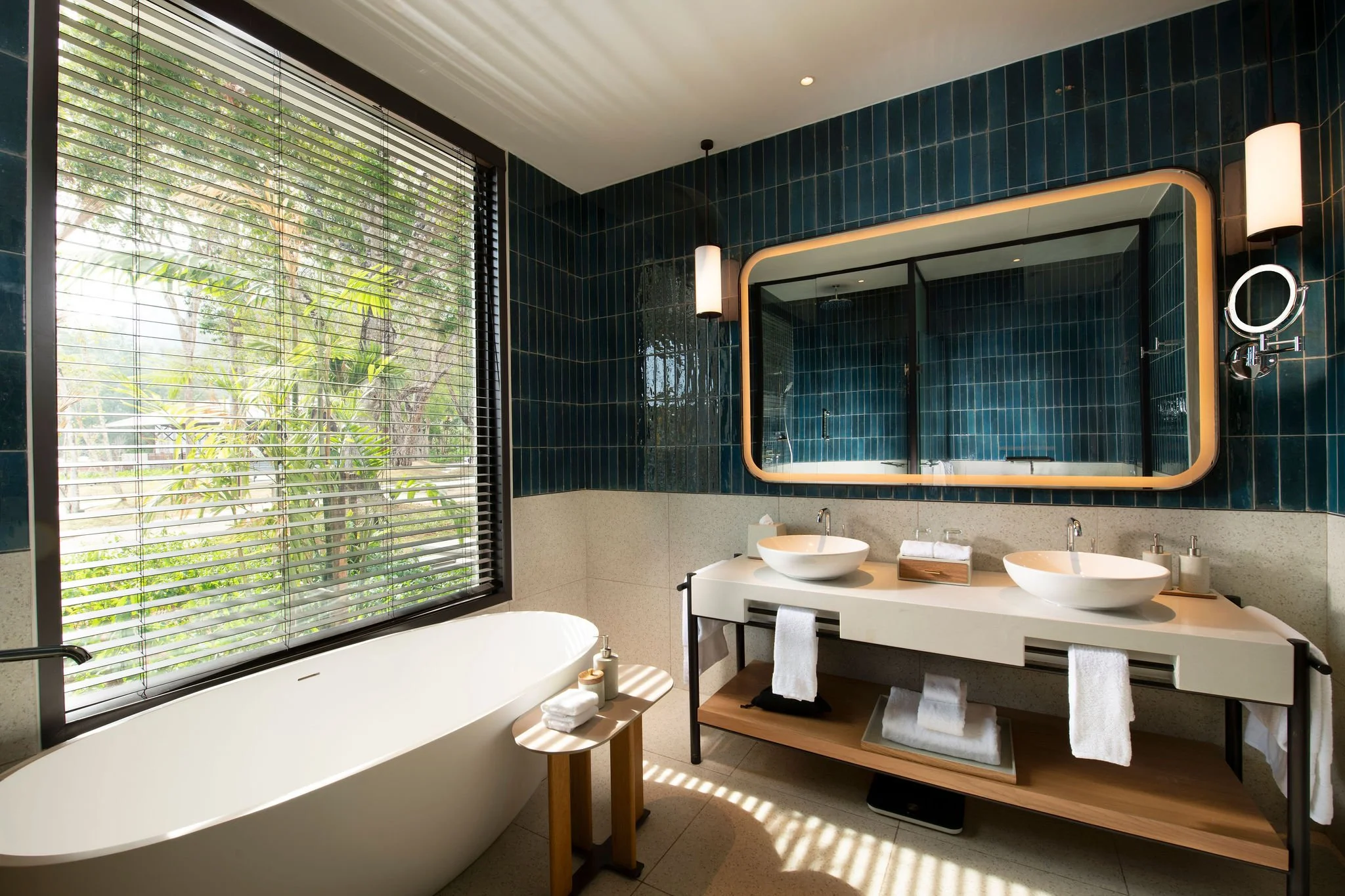 Room3002_Bathroom_02.jpg