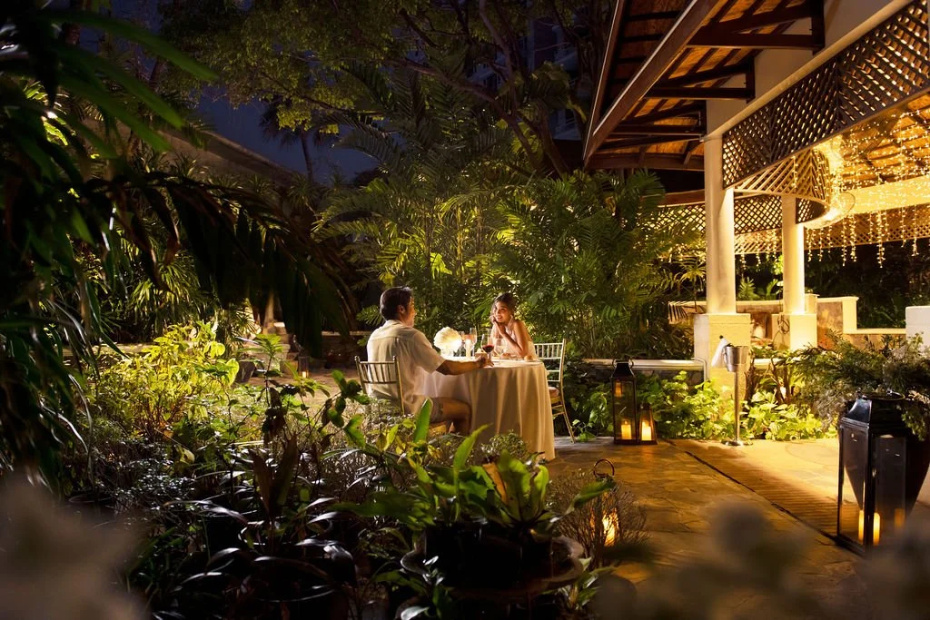 DiningUnderTheStars_01_Updated.jpg